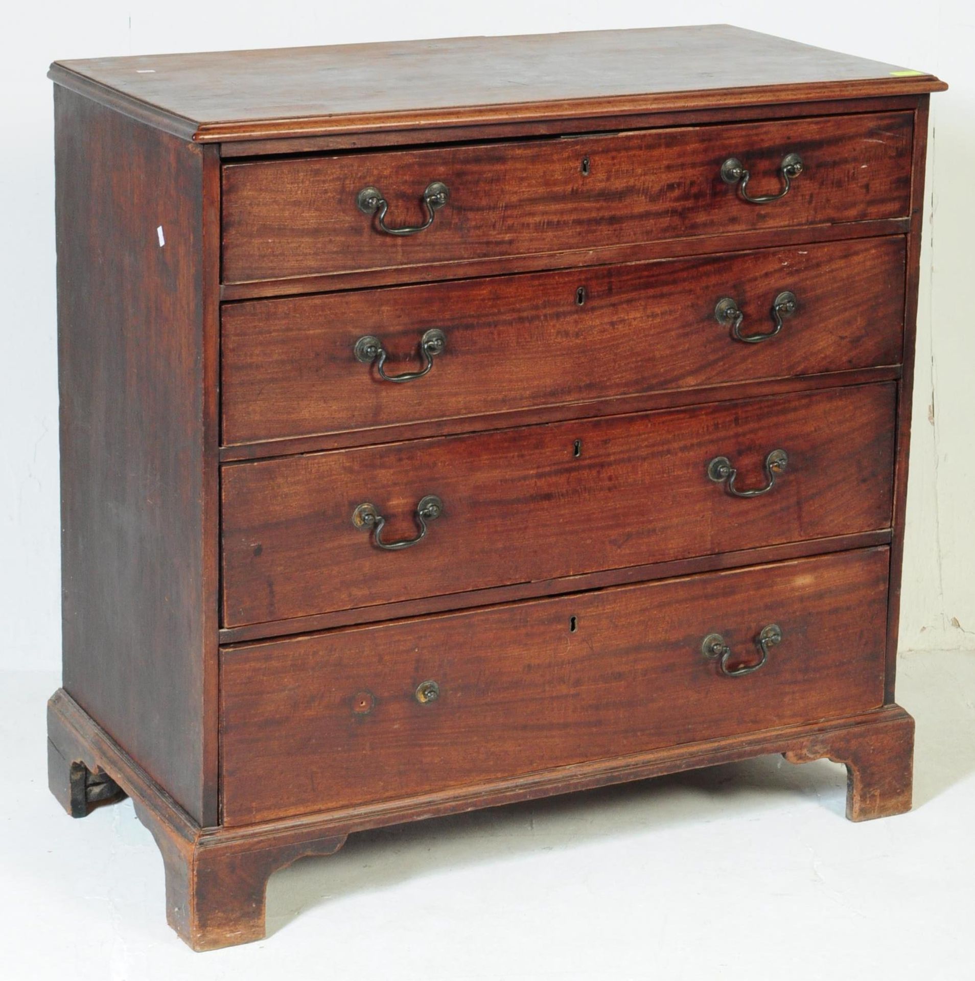 A GEORGE III 19TH CENTURY MAHOGANY CHEST OF DRAWERS - Image 3 of 6