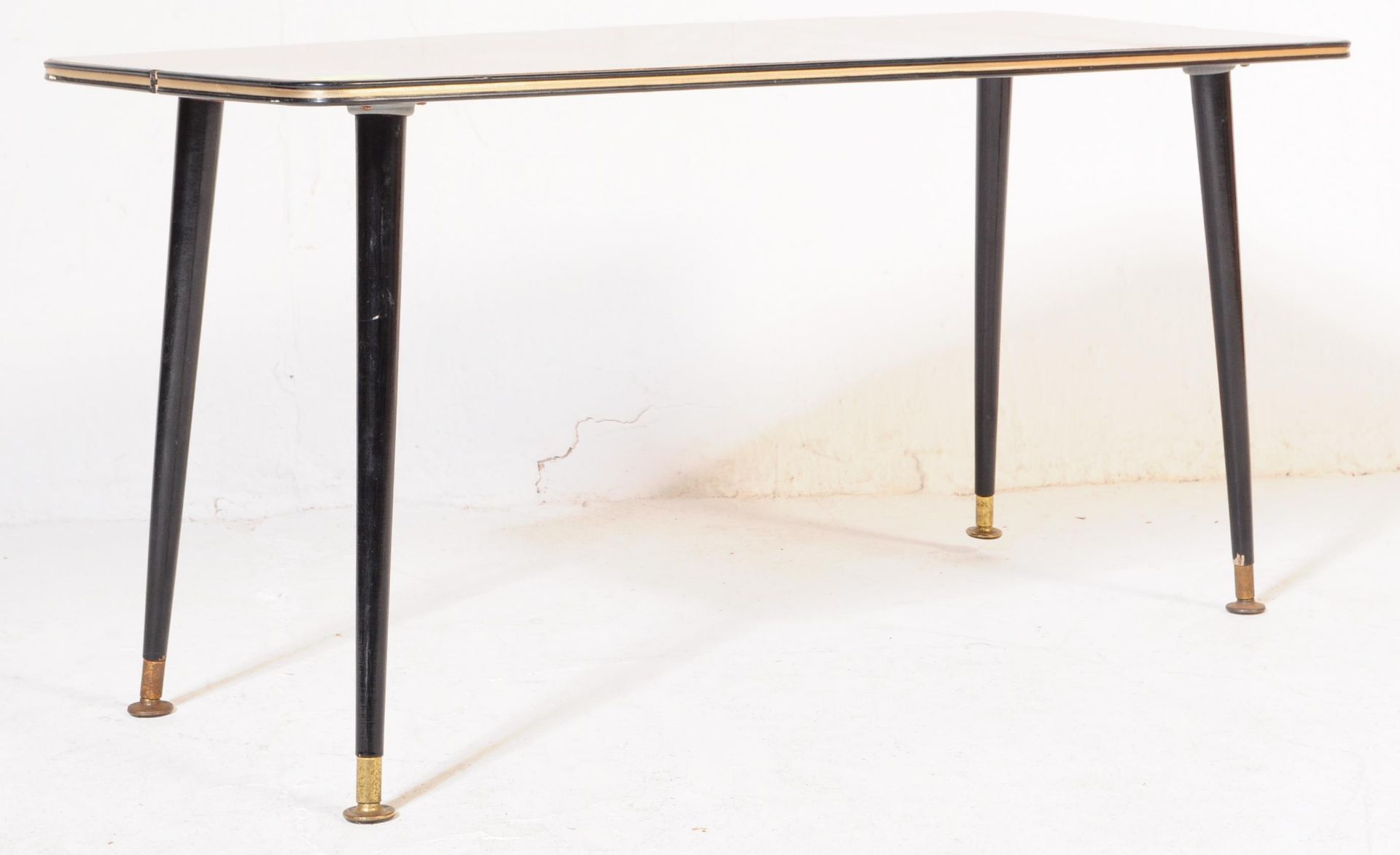 A RETRO VINTAGE FORMICA TOPPED COFFEE TABLE W/ DANSETTE LEGS