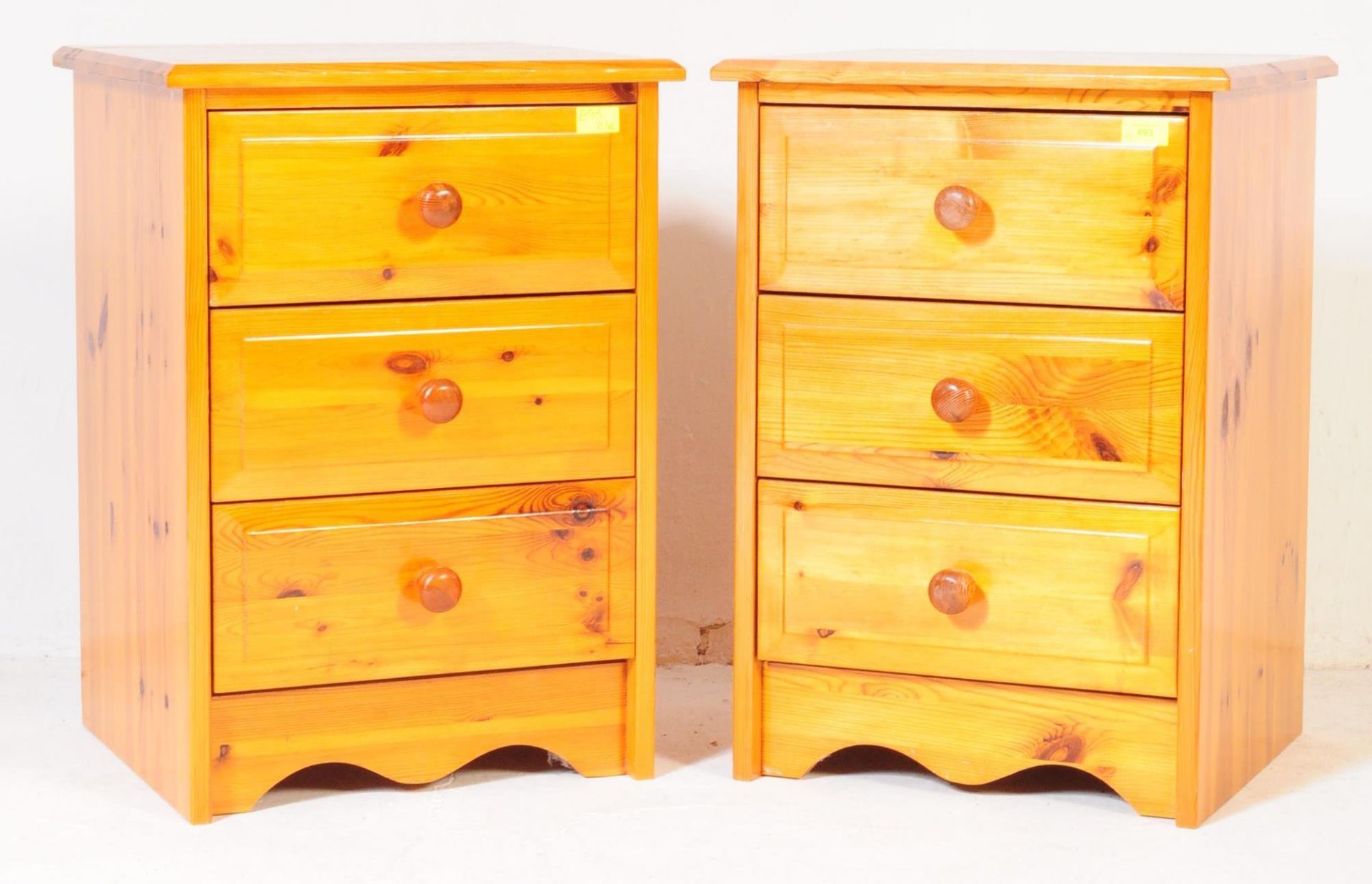 PAIR OF 20TH CENTURY COUNTRY PINE SET OF BEDSIDE DRAWERS / CABINETS