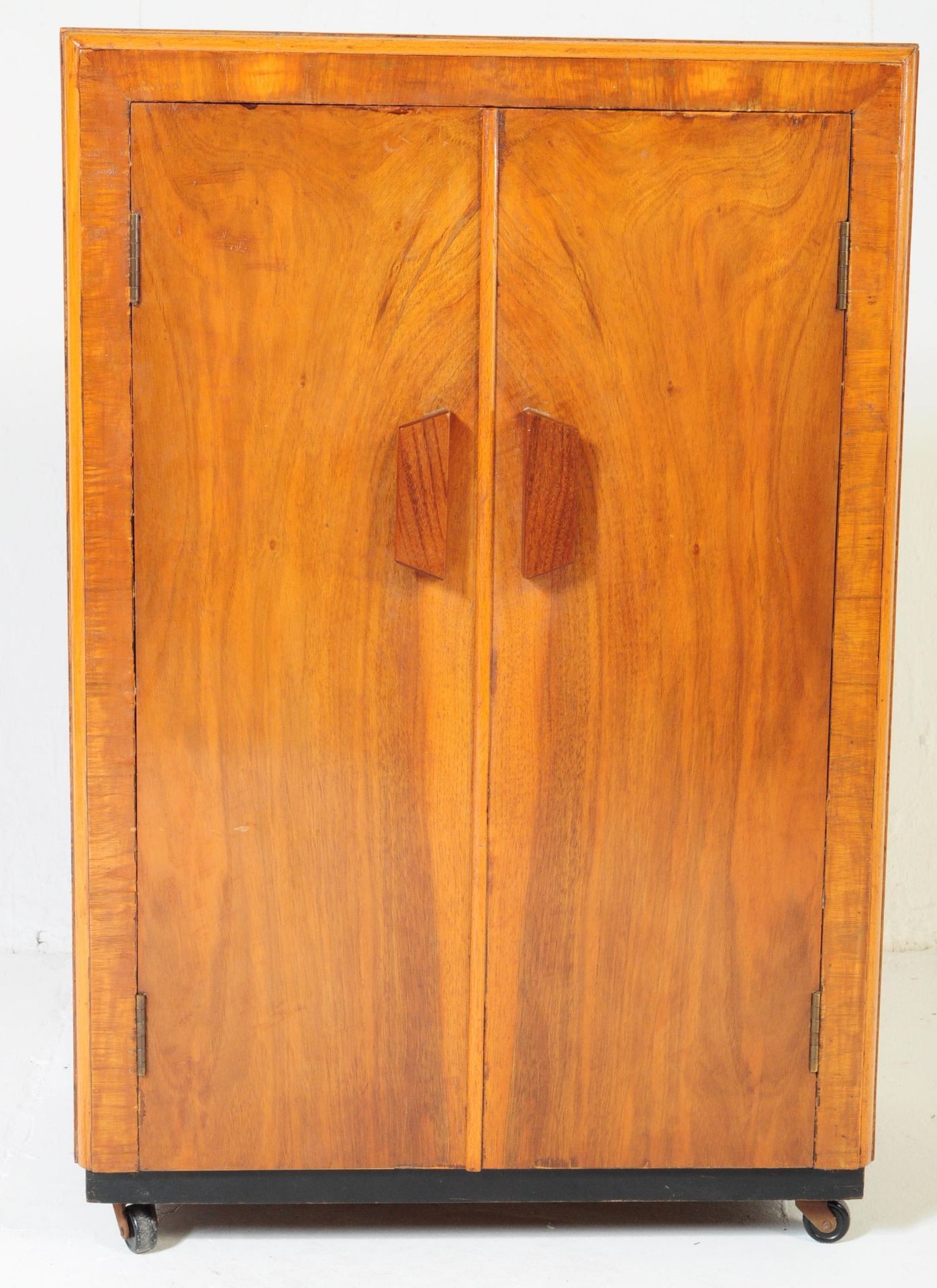 1930S ART DECO WALNUT RECORD CABINET - Bild 3 aus 5