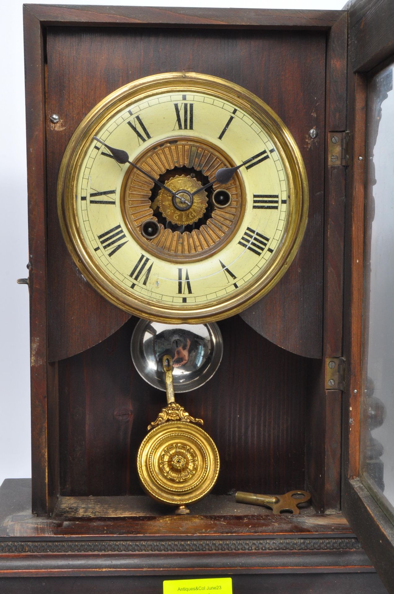 COLLECTION OF THREE VINTAGE BRASS & WOOD MANTEL CLOCKS - Image 5 of 9