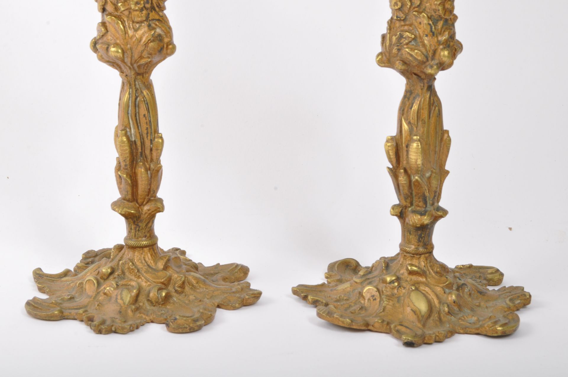 TWO PAIRS OF 20TH CENTURY BRASS CANDLESTICKS & OIL LAMPS - Image 6 of 6