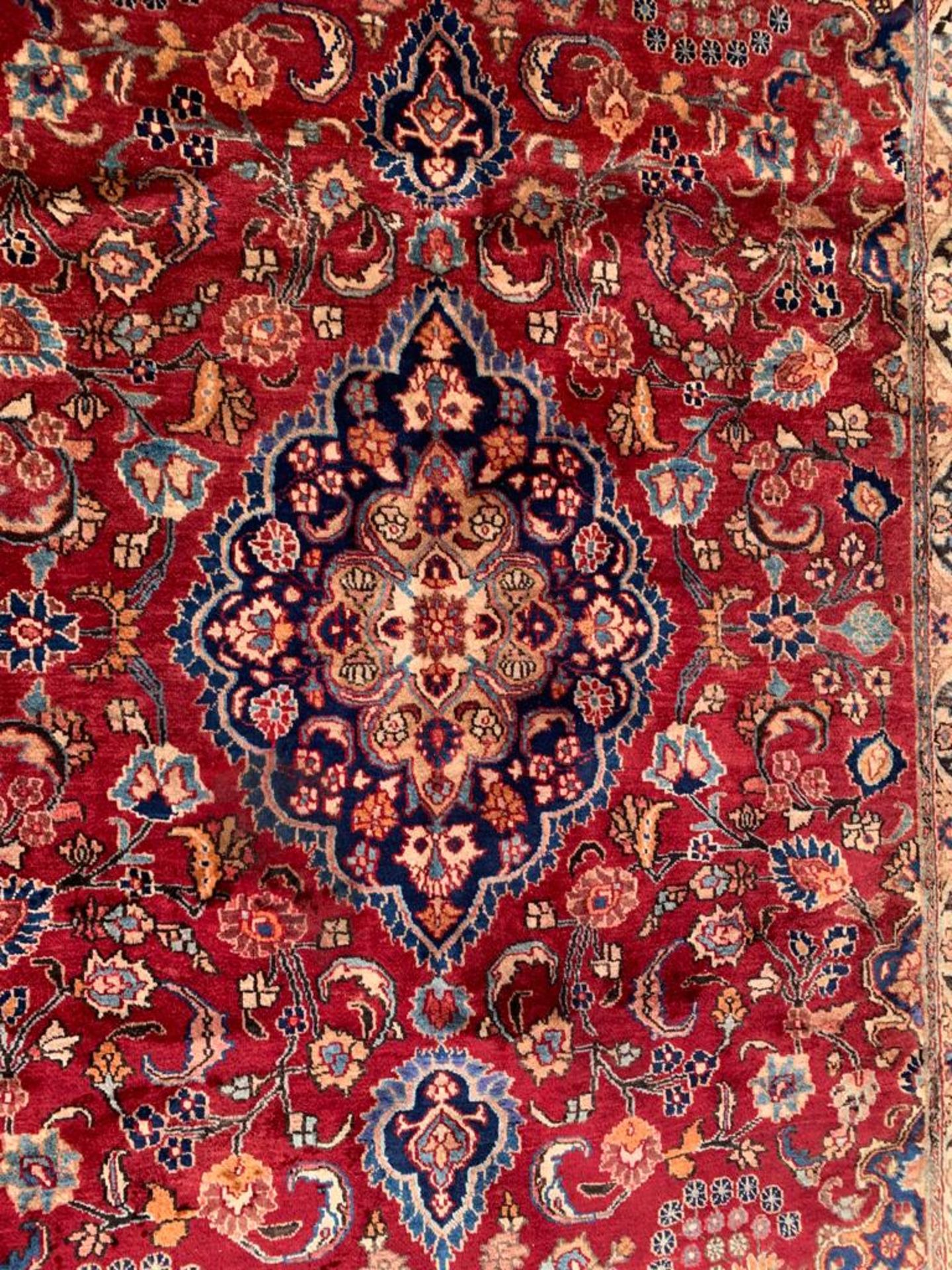 20TH CENTURY NORTH WEST PERSIAN MEHED RUG - Image 2 of 5