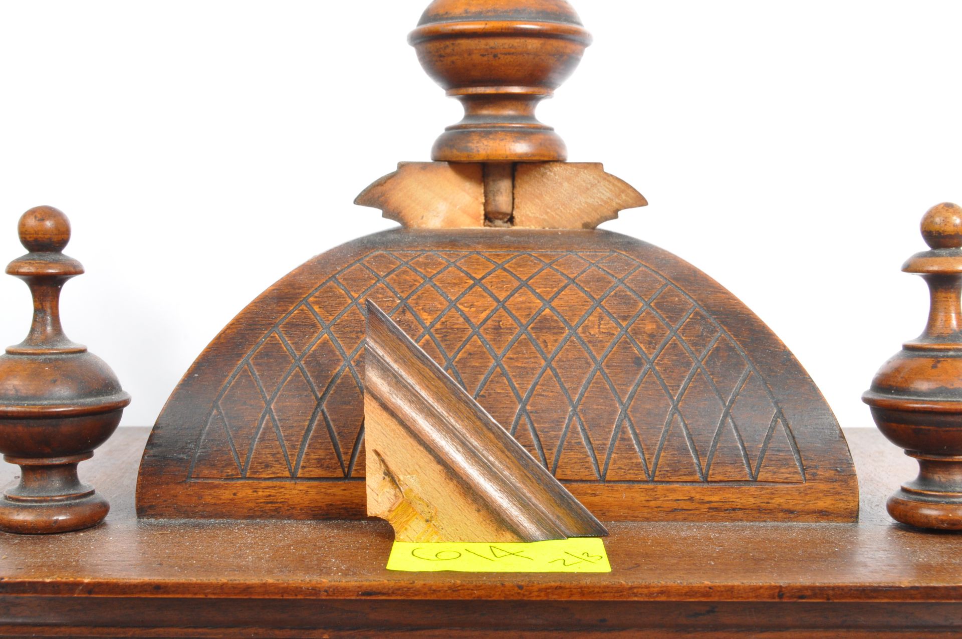 COLLECTION OF THREE VINTAGE BRASS & WOOD MANTEL CLOCKS - Image 9 of 9