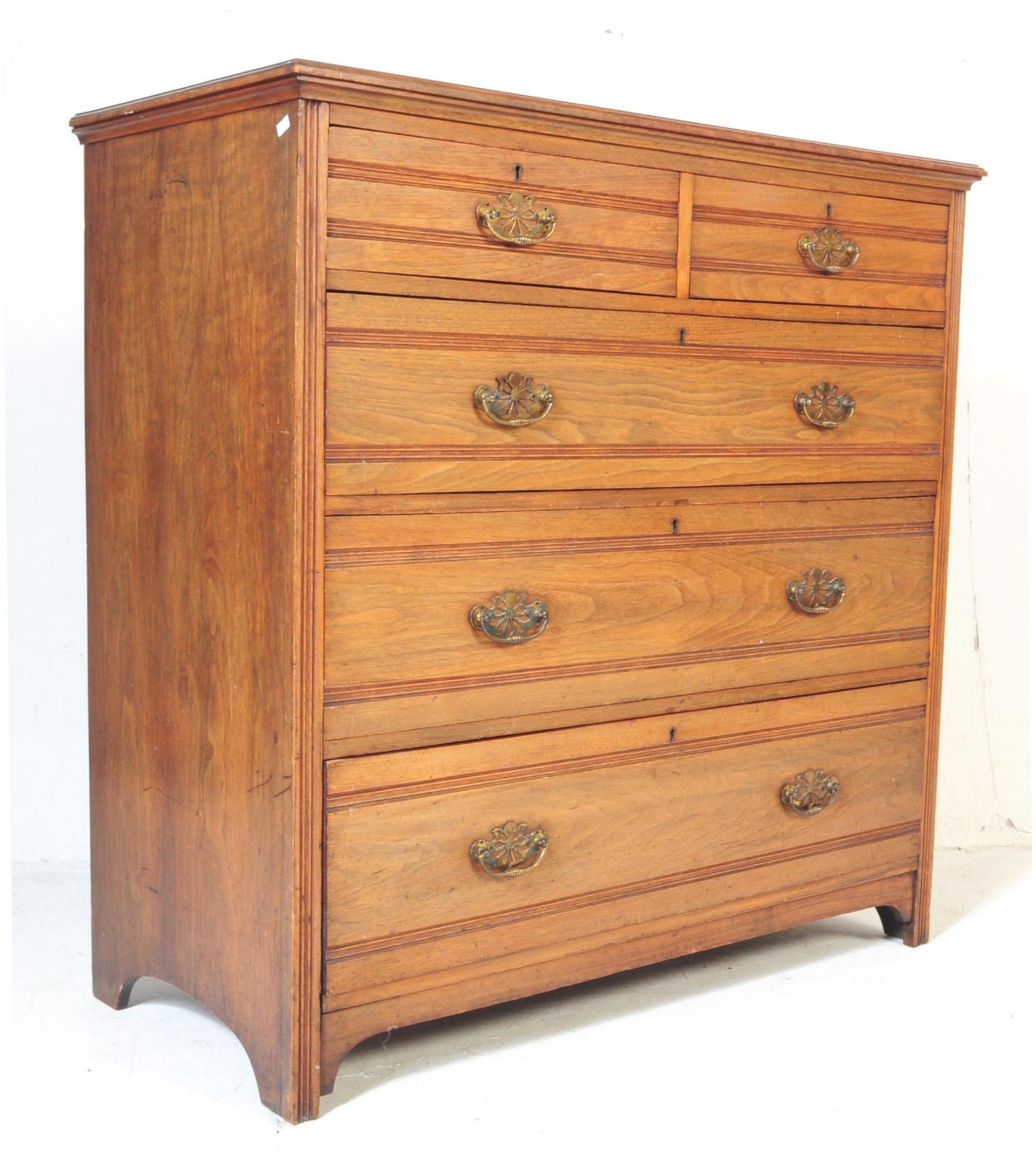 A 19TH CENTURY EDWARDIAN MAHOGANY CHEST OF DRAWERS