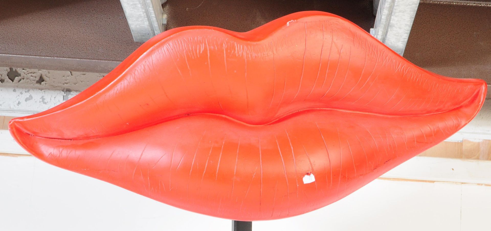 VINTAGE 20TH CENTURY PAIR OF RED LIPS PRODUCTION HIRE - Image 2 of 5