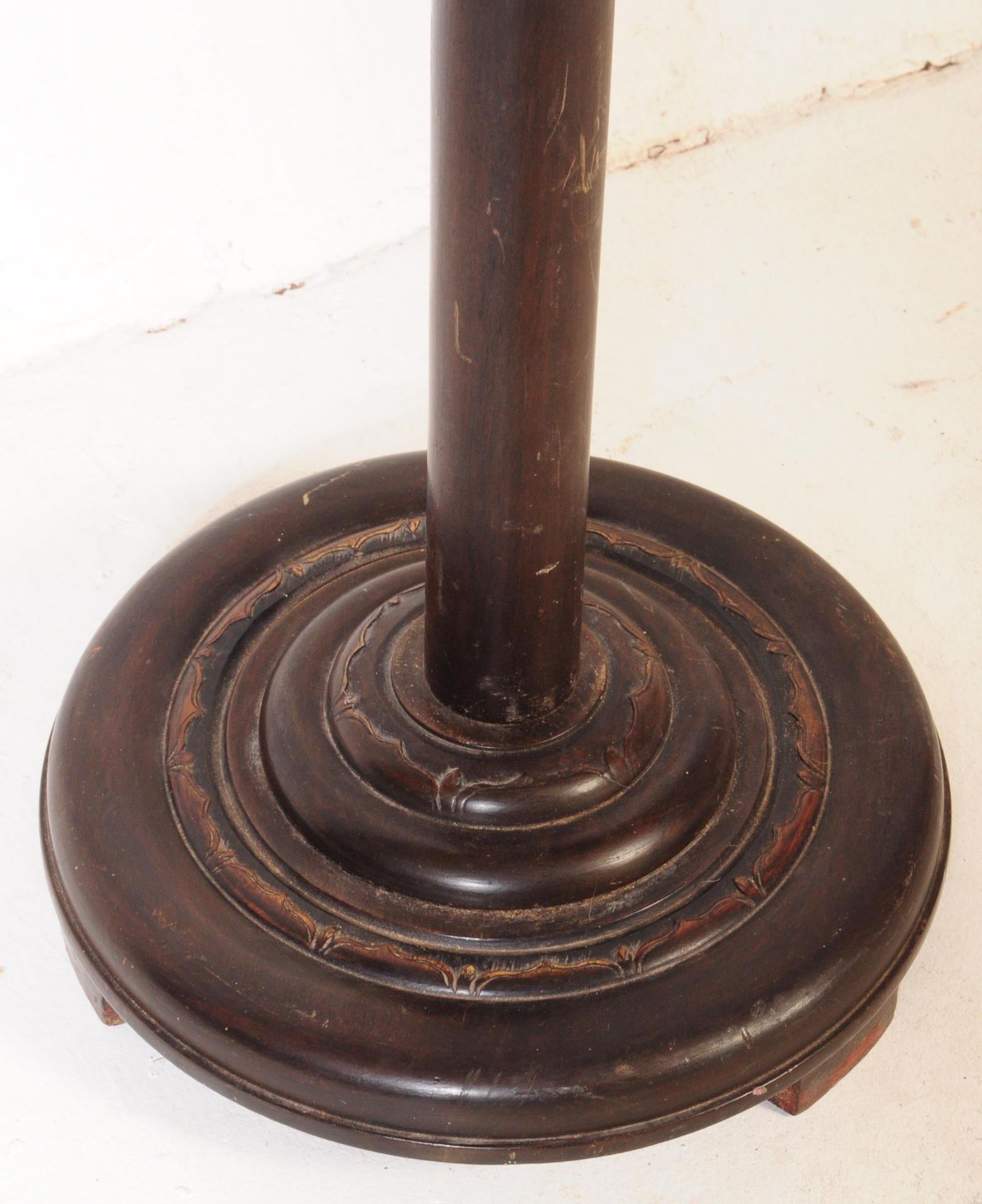 20TH CENTURY CHINESE CARVED HARDWOOD STANDARD LAMP - Image 3 of 4