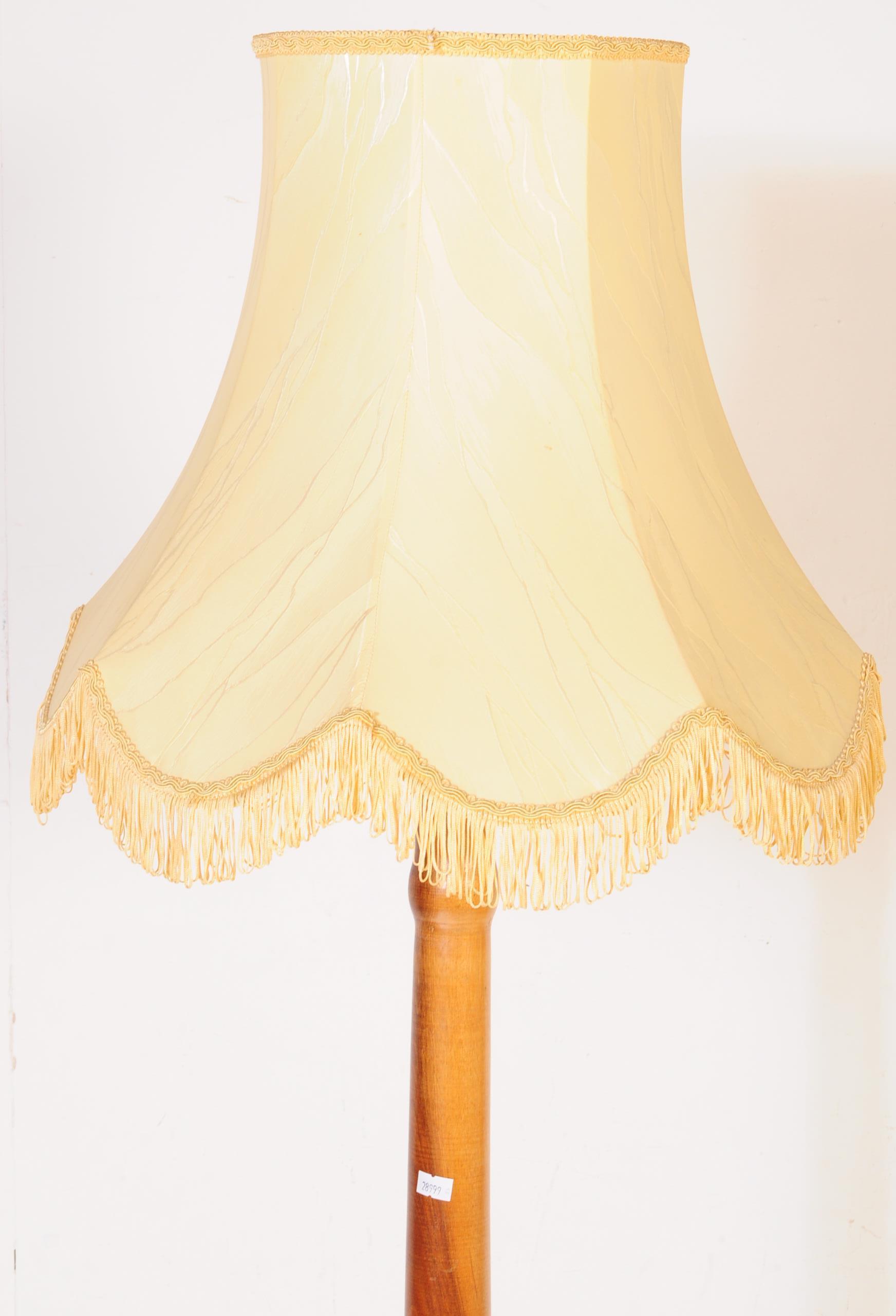 A 1930'S / 1940'S MAHOGANY FLOOR STANDING STANDARD LAMP LIGHT - Image 3 of 4