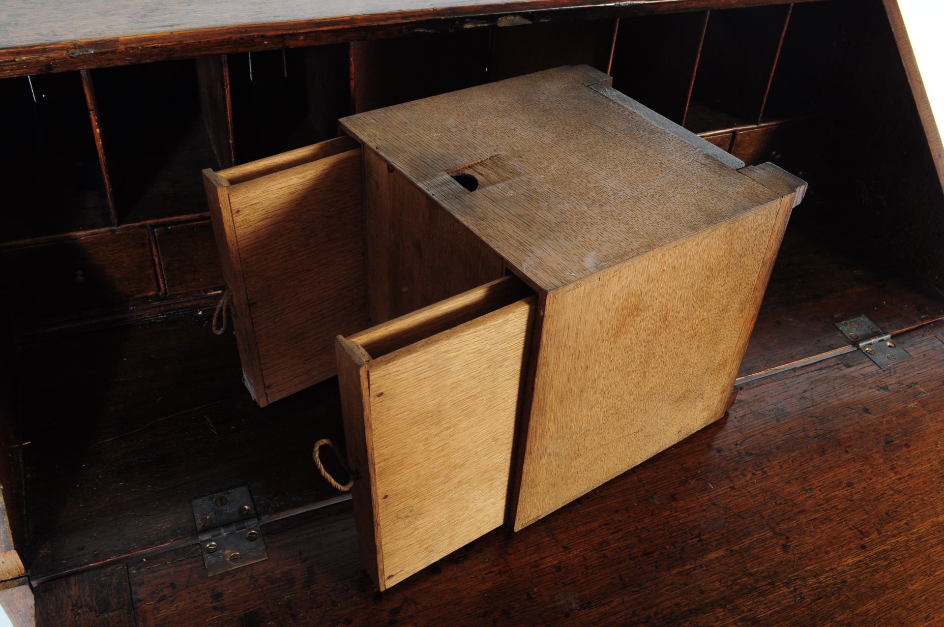 18TH CENTURY GEORGE III OAK BUREAU WRITING DESK AF - Image 5 of 7