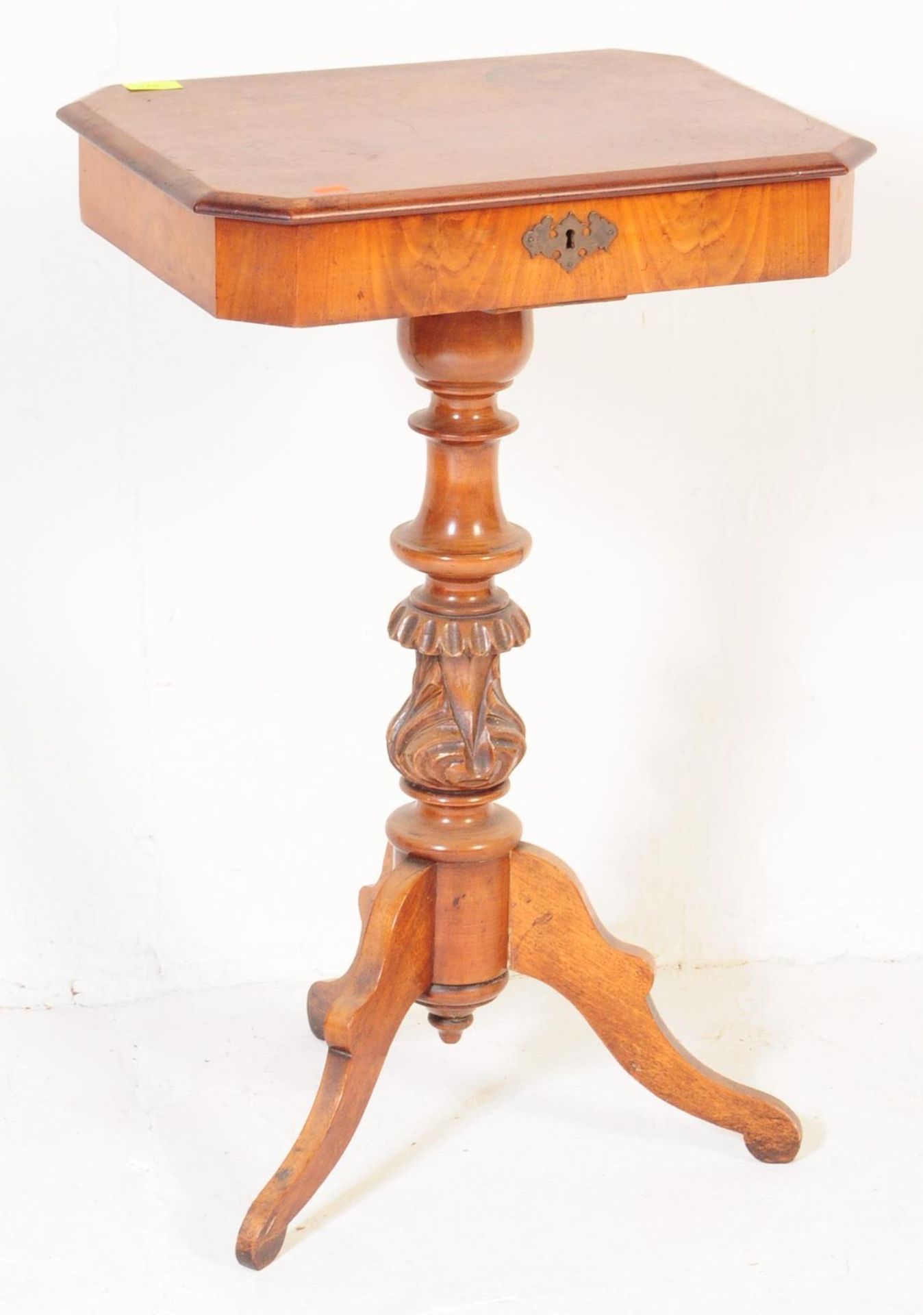 19TH CENTURY MAHOGANY LADIES PEDESTALWORK TABLE - Bild 2 aus 4