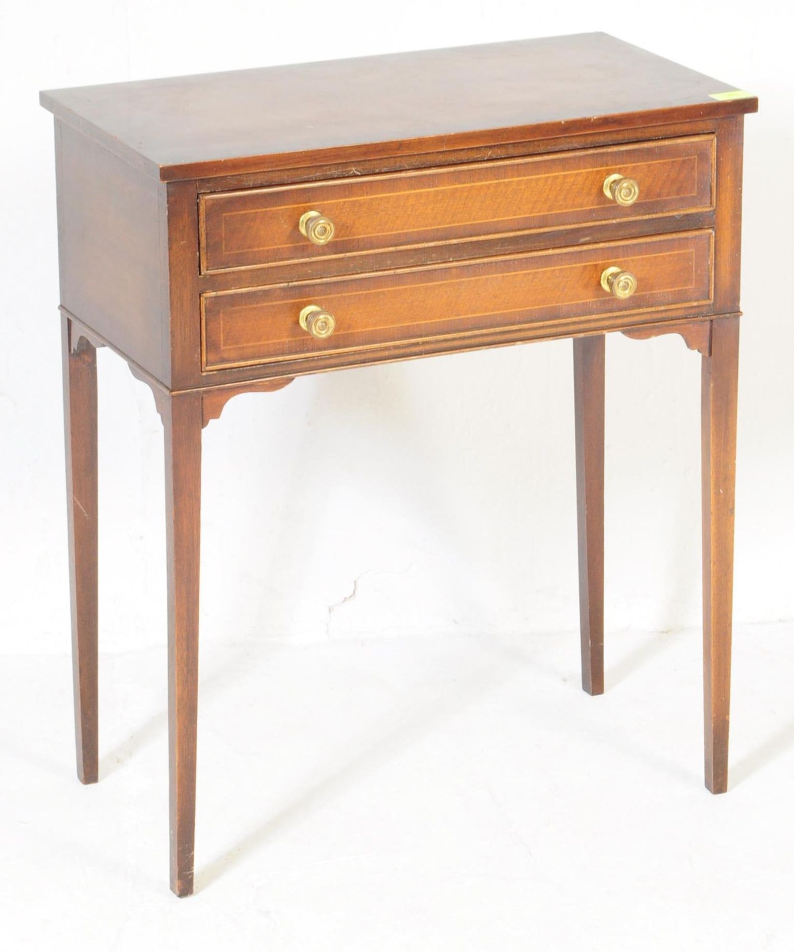 A 20TH CENTURY REPRODUCTION MAHOGANY NIGHTSTAND - Image 2 of 5