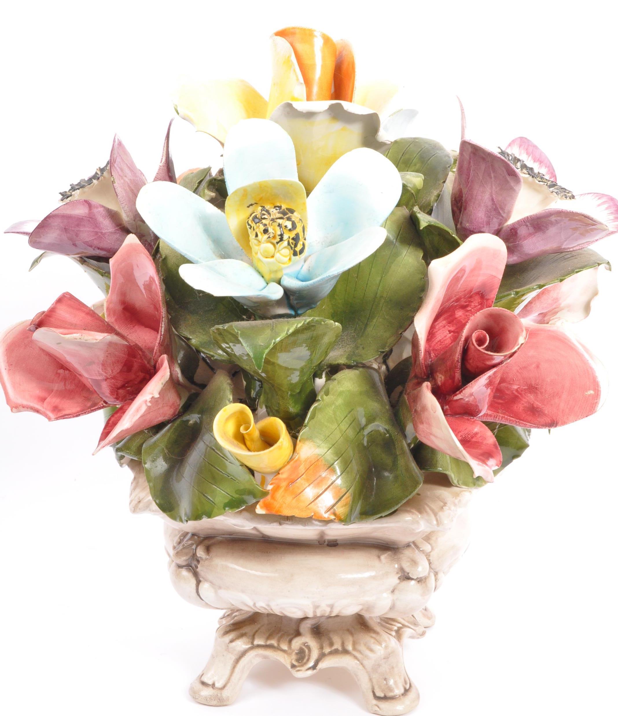 1950S CAPODIMONTE CERAMIC FRUIT BOWL & FLOWER DISPLAY - Image 5 of 6