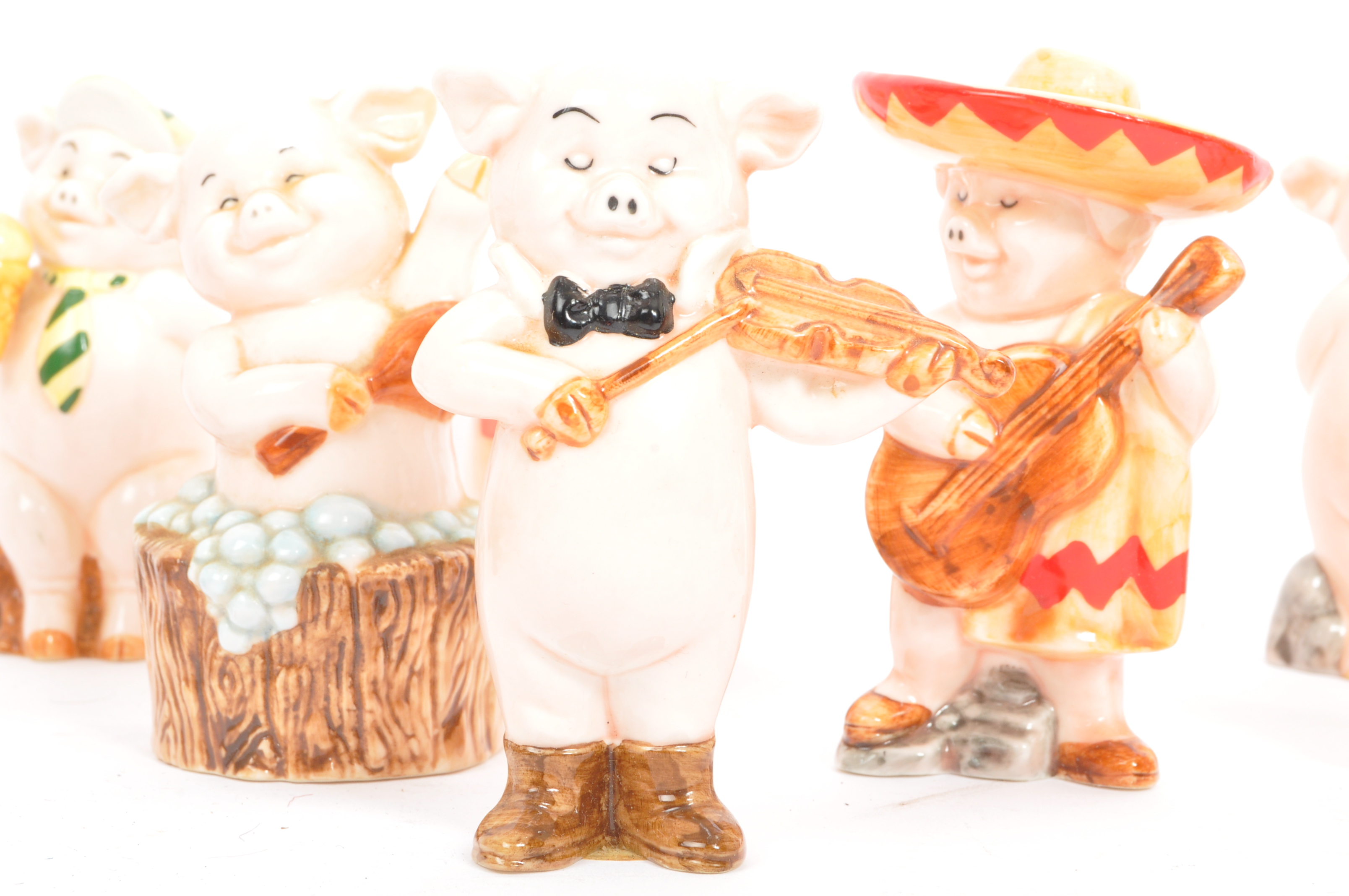 COLLECTION OF VINTAGE DANBURY MINT ' PIGGIES ' FIGURINES - Image 6 of 7