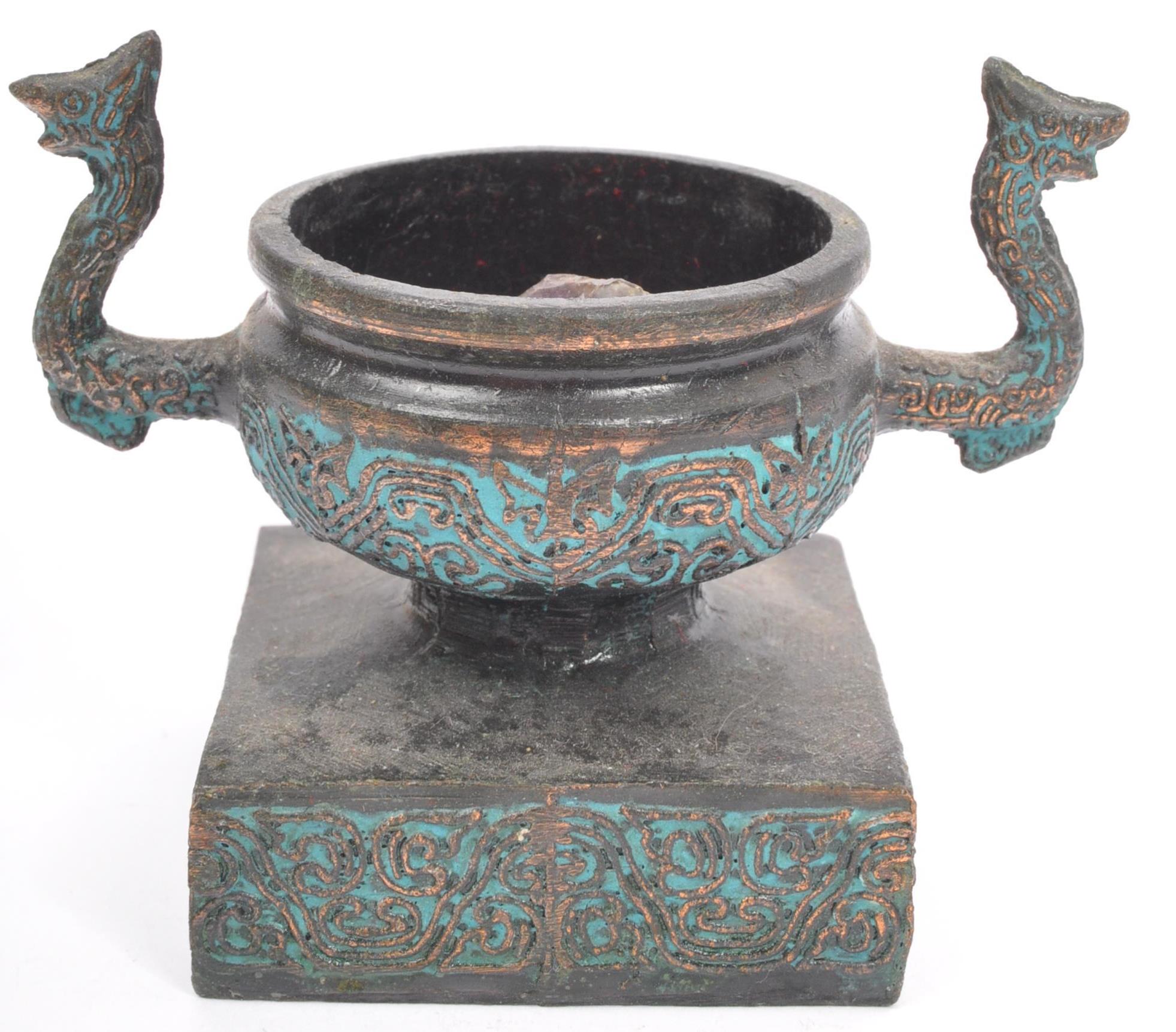 COLLECTION OF CHINESE ARCHAIC BRONZE TRIPOD VESSEL - Image 5 of 7