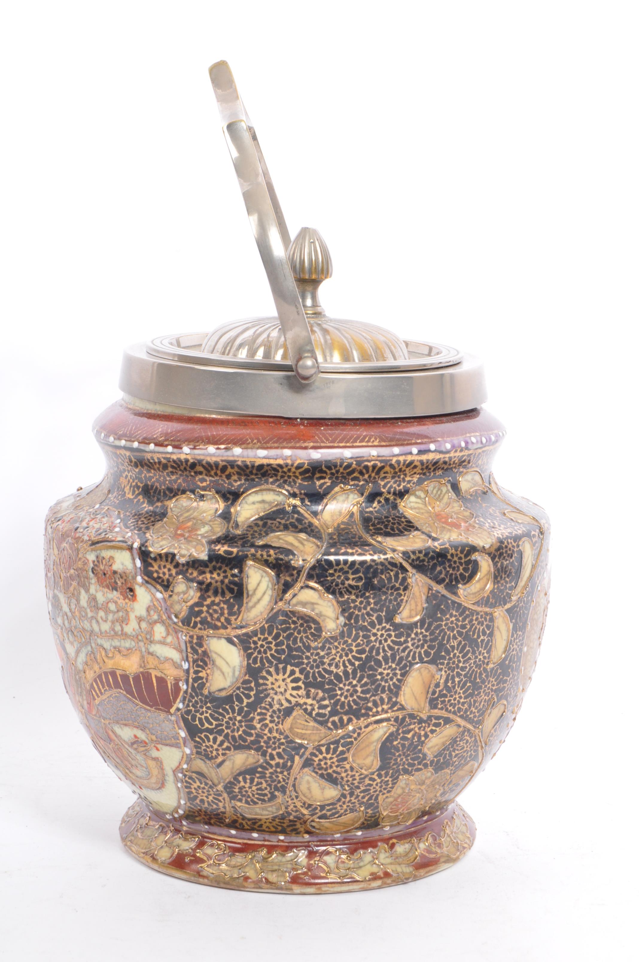 LATE 19TH CENTURY ORIENTAL LIDDED BISCUIT BARREL TOBACCO JAR - Image 4 of 6