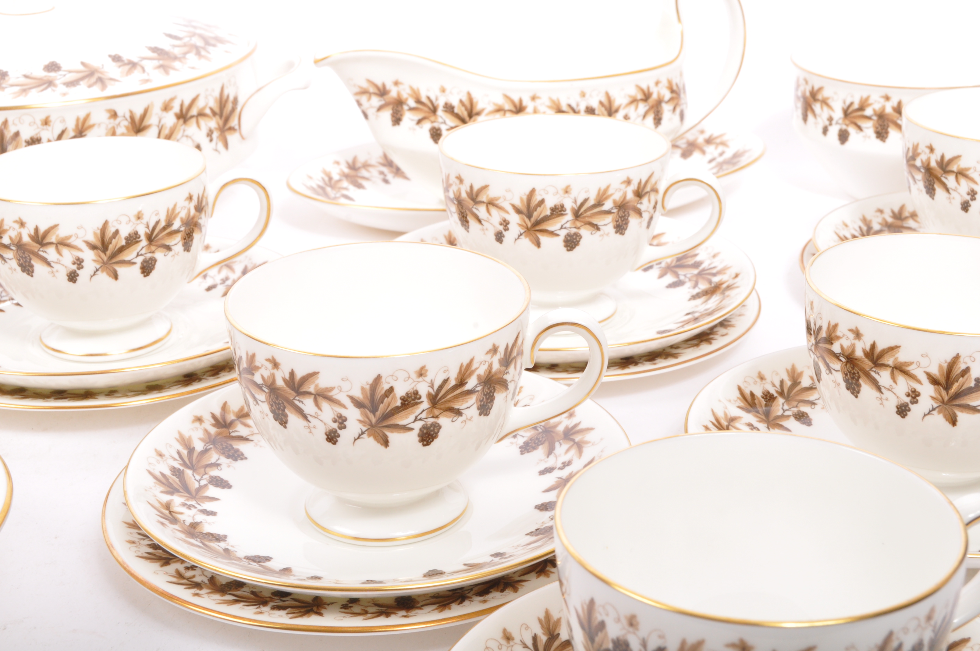 VINTAGE RETRO WEDGWOOD AUTUMN VINE DINNER TEA SET - Image 2 of 7