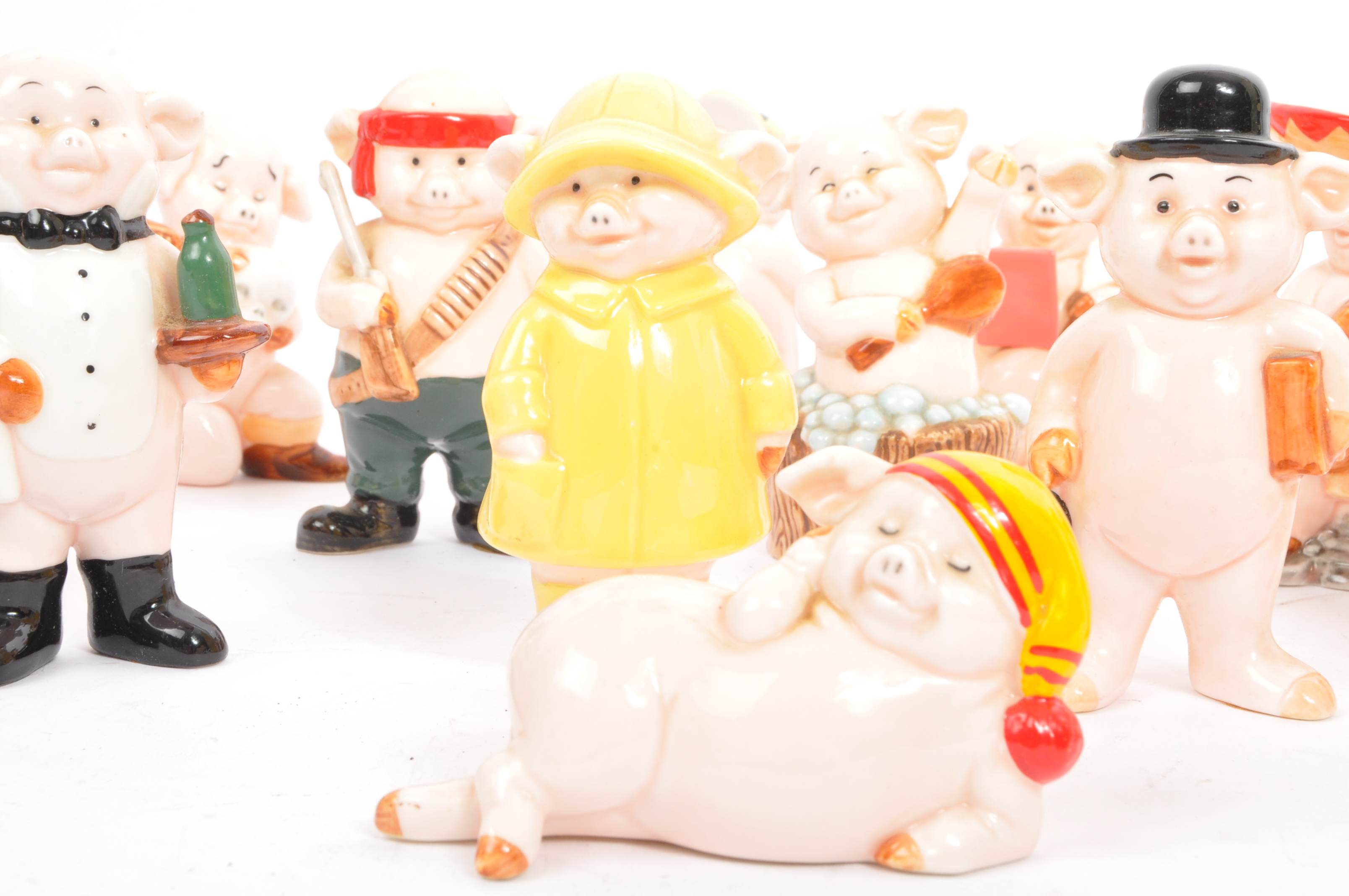 COLLECTION OF VINTAGE DANBURY MINT ' PIGGIES ' FIGURINES - Image 2 of 7