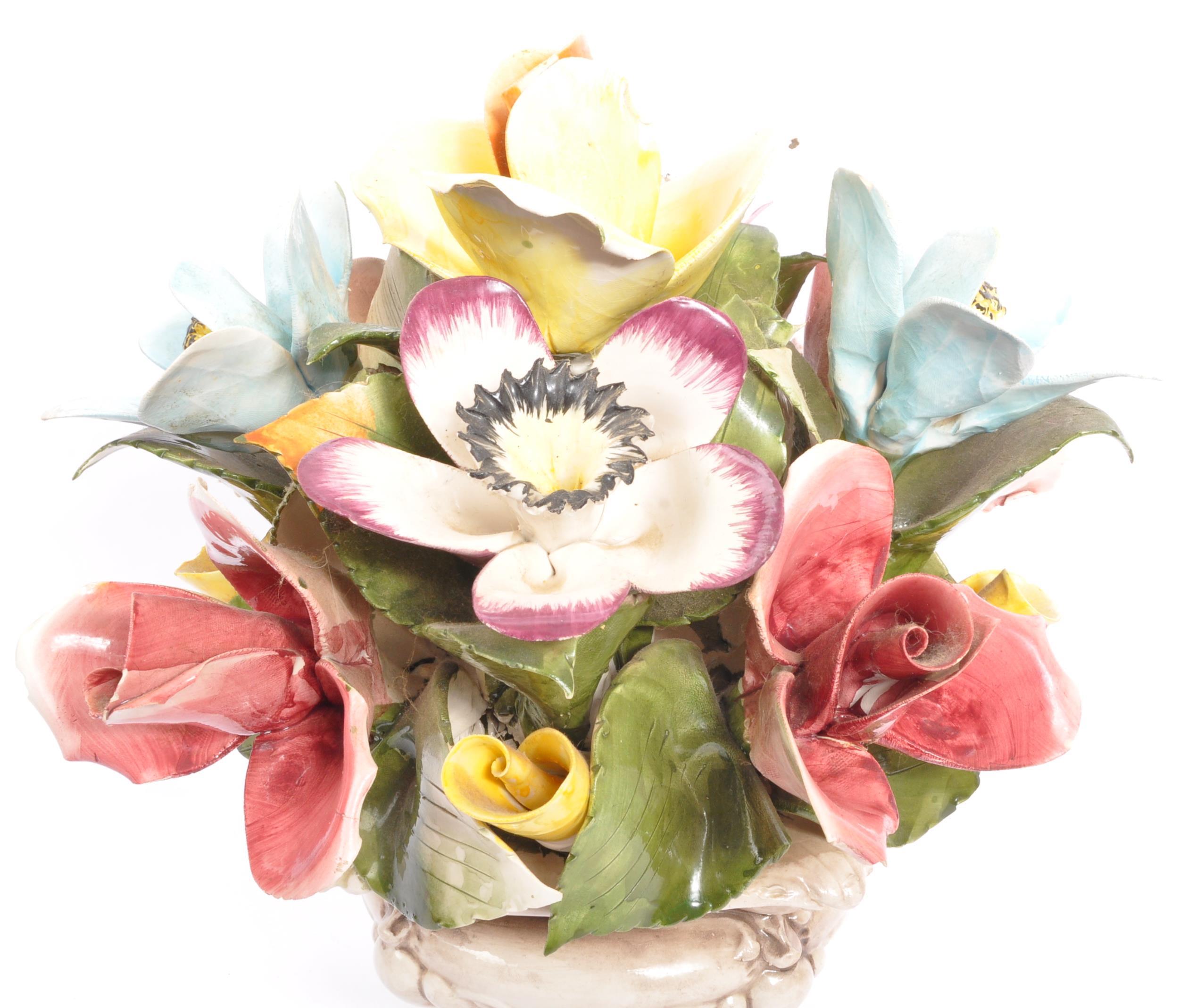 1950S CAPODIMONTE CERAMIC FRUIT BOWL & FLOWER DISPLAY - Image 4 of 6