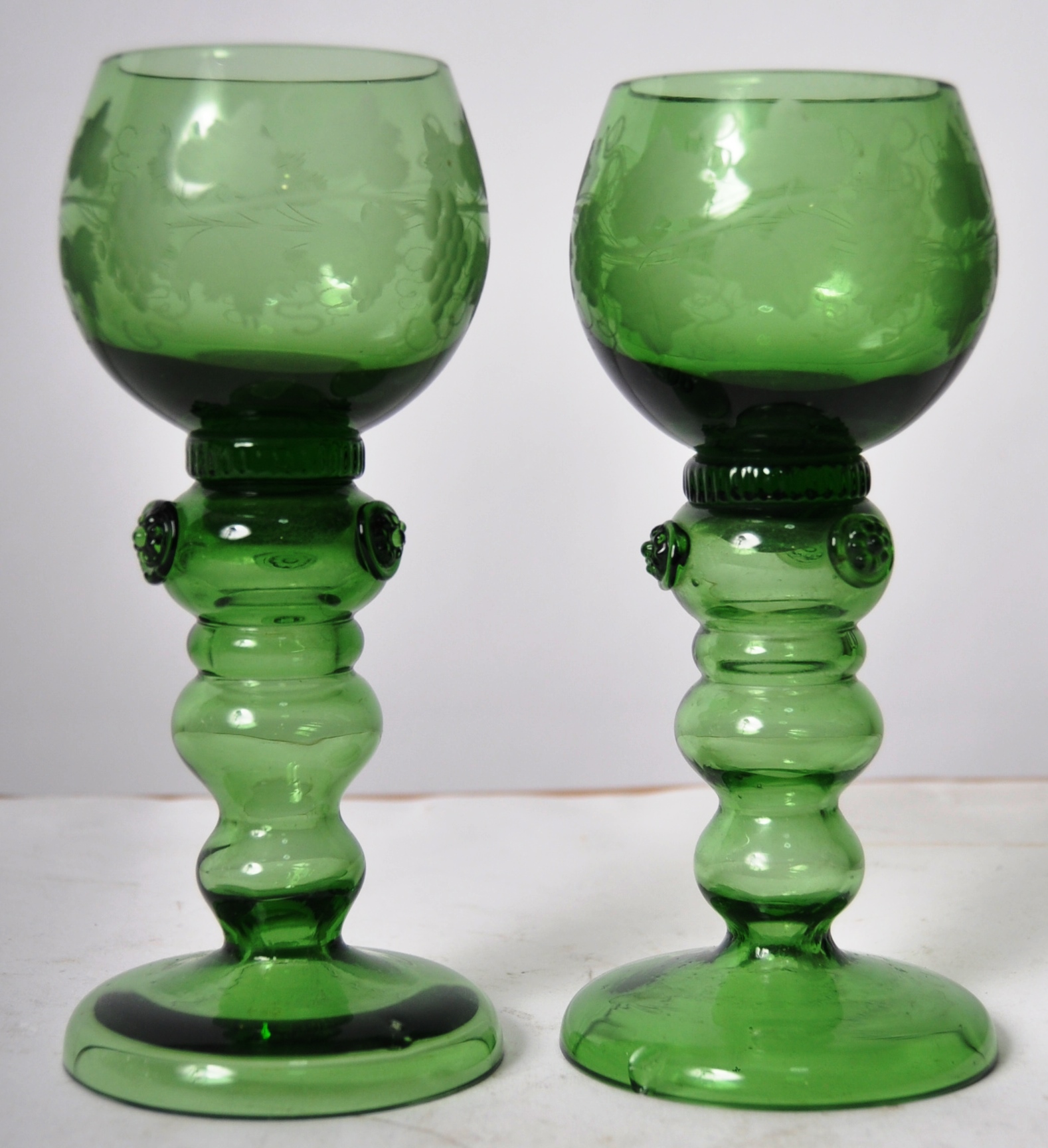 SET OF SIX GREEN GLASS ETCHED DRINKING GOBLETS - Image 2 of 5
