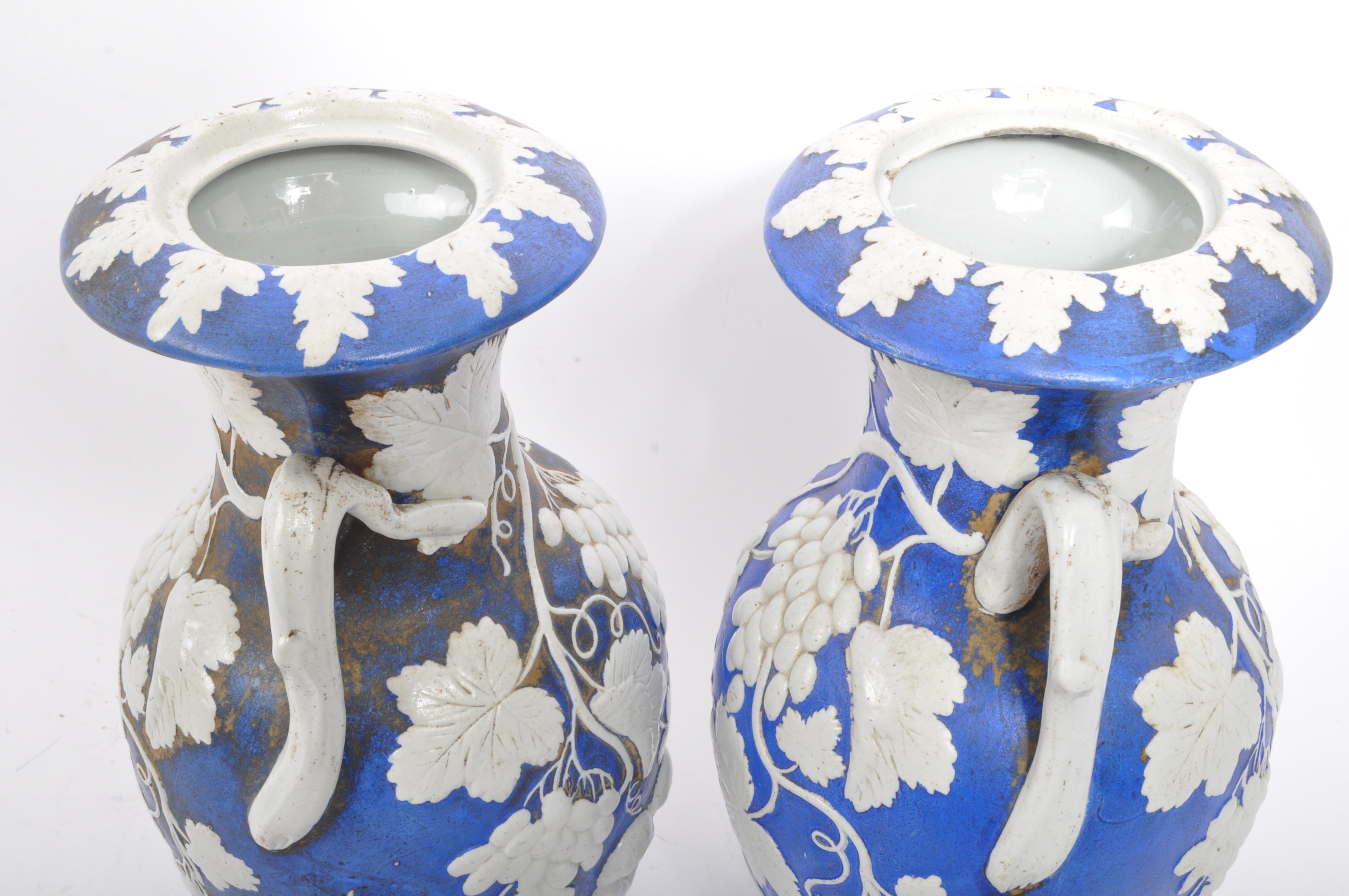 PAIR OF 19TH CENTURY BLUE & WHITE VICTORIAN VASES - Image 5 of 6