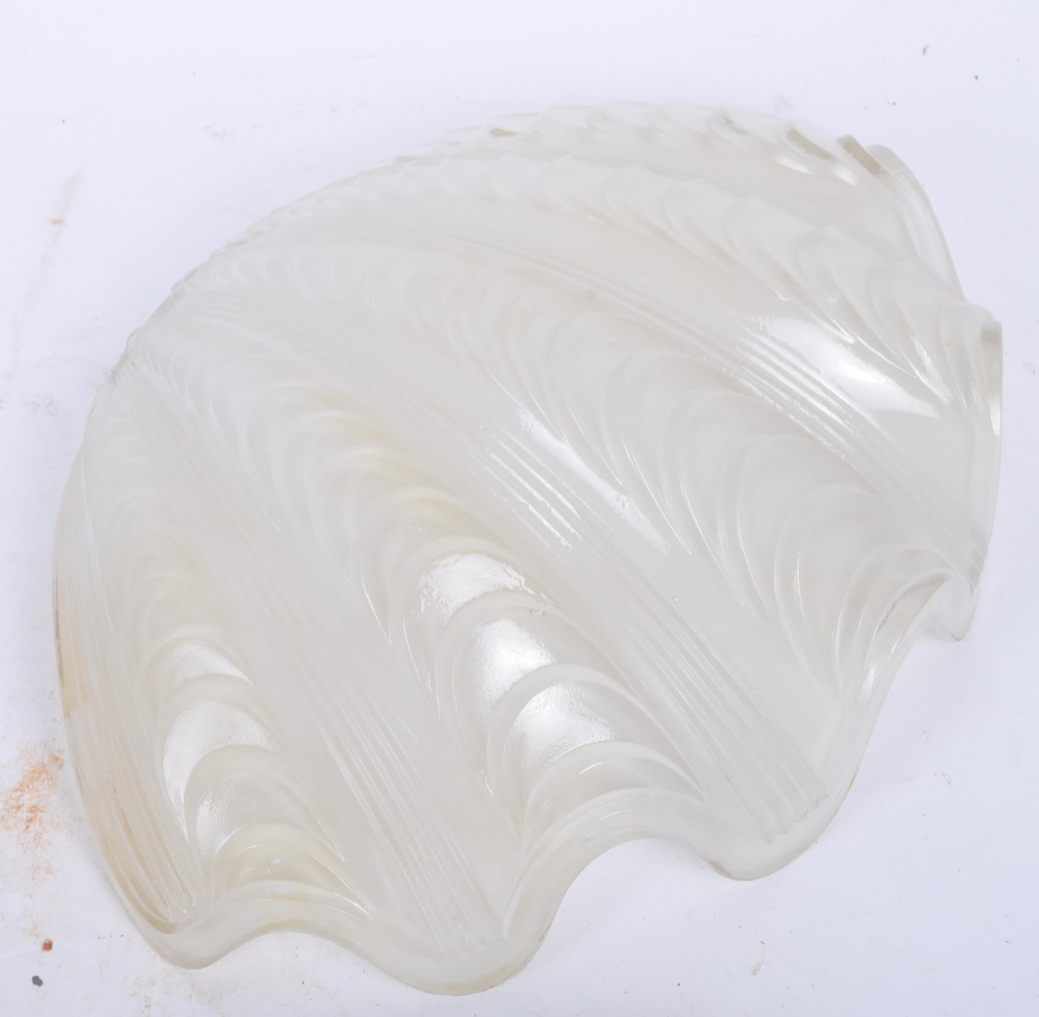 VINTAGE 1930s ART DECO SHELL FORMED CEILING LIGHT - Image 5 of 6