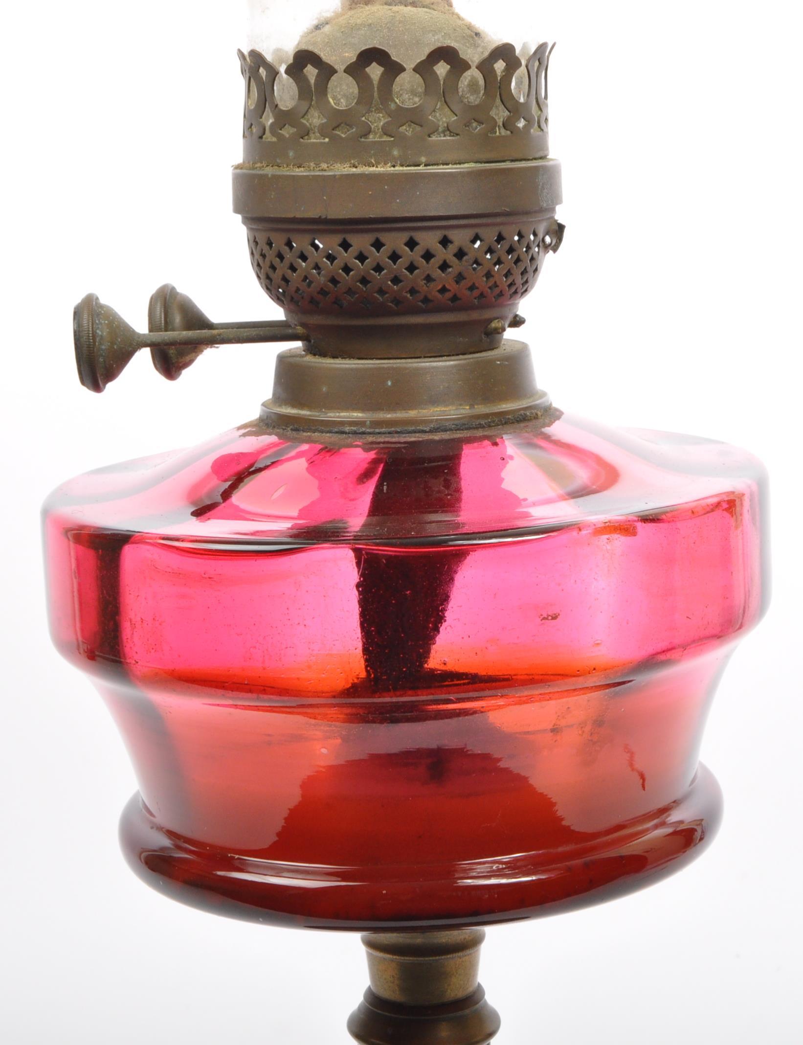 19TH CENTURY CRANBERRY GLASS AND BRASS OIL LAMP - Image 4 of 6