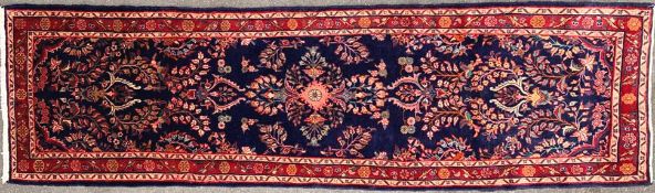 20TH CENTURY NORTH WEST PERSIAN SAROUK RUNNER RUG