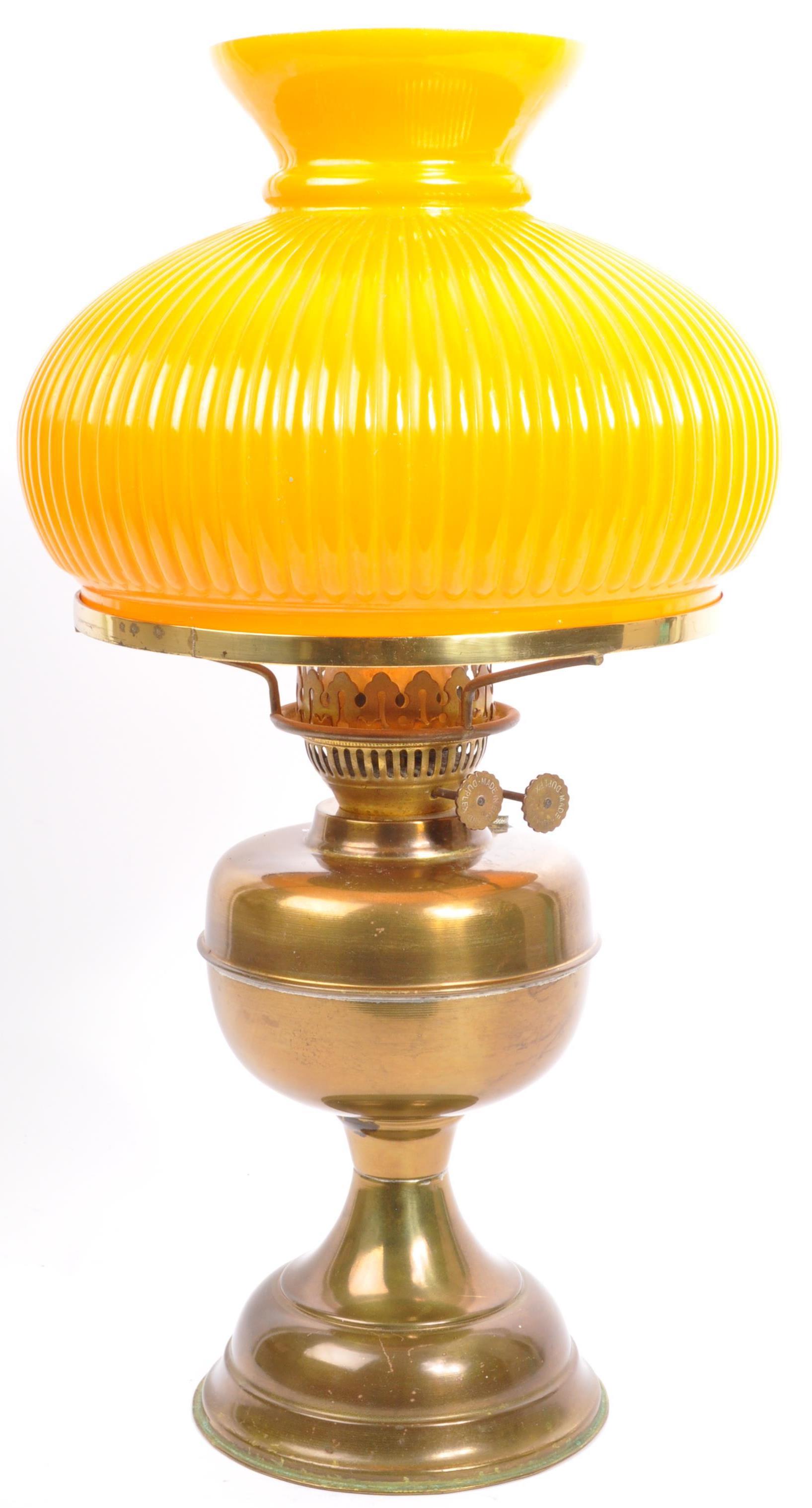 VINTAGE 20TH CENTURY ORANGE GLASS BRASS OIL LAMP BY DUPLEX - Image 2 of 5