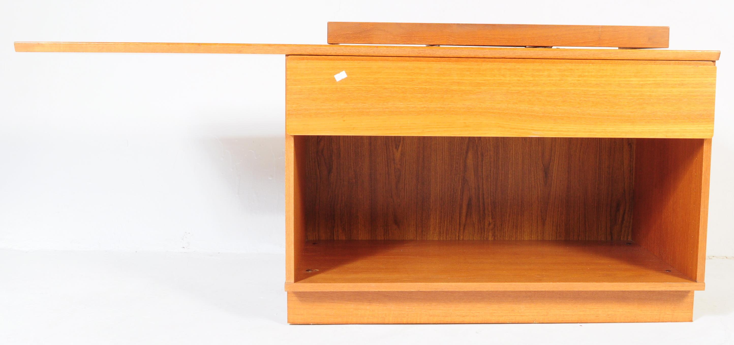 A RETRO MID CENTURY TEAK SIDE CABINET WITH SWIVEL TOP - Image 3 of 6