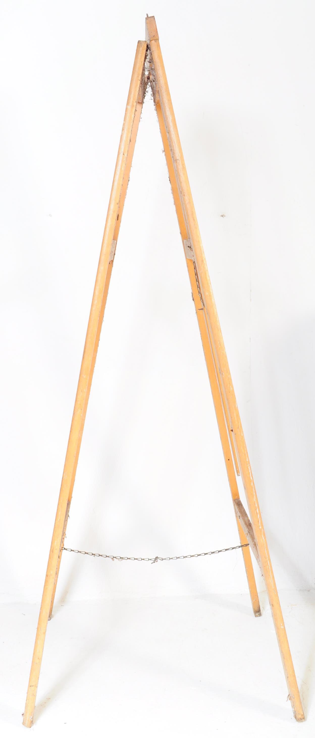 A LARGE VINTAGE RETRO 1970'S BEECH WOOD ARTIST EASEL - Image 3 of 5