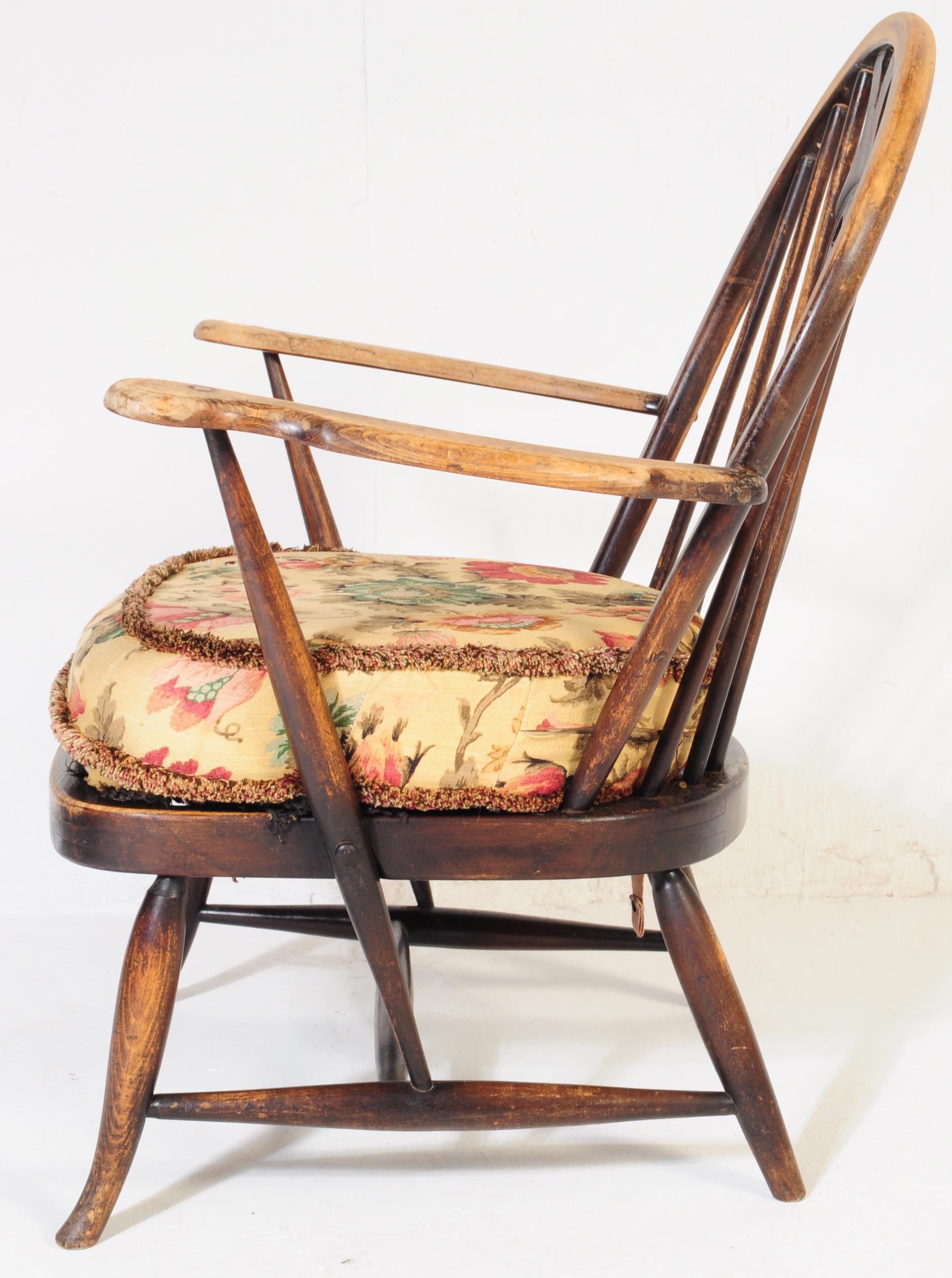 MID 20TH CENTURY ERCOL FLEUR DE LYS LOUNGE ARM CHAIR - Image 4 of 5