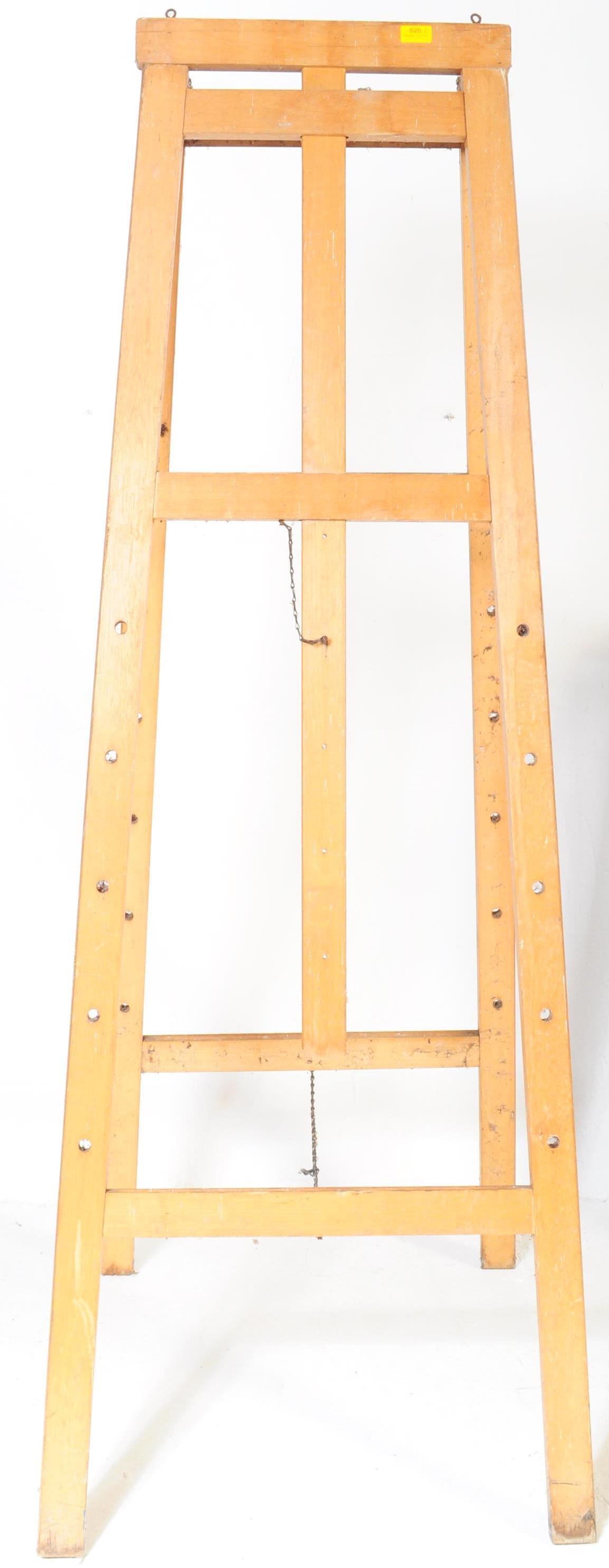 A LARGE VINTAGE RETRO 1970'S BEECH WOOD ARTIST EASEL - Image 2 of 5