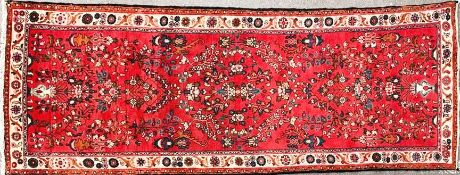 20TH CENTURY NORTH WEST PERSIAN SAROUK RUNNER RUG