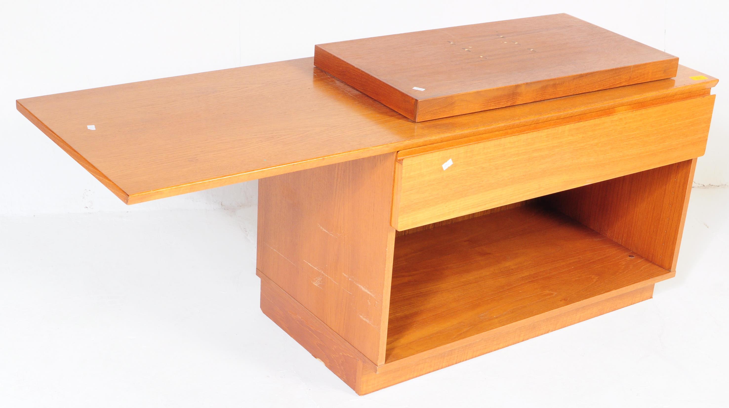 A RETRO MID CENTURY TEAK SIDE CABINET WITH SWIVEL TOP - Image 2 of 6