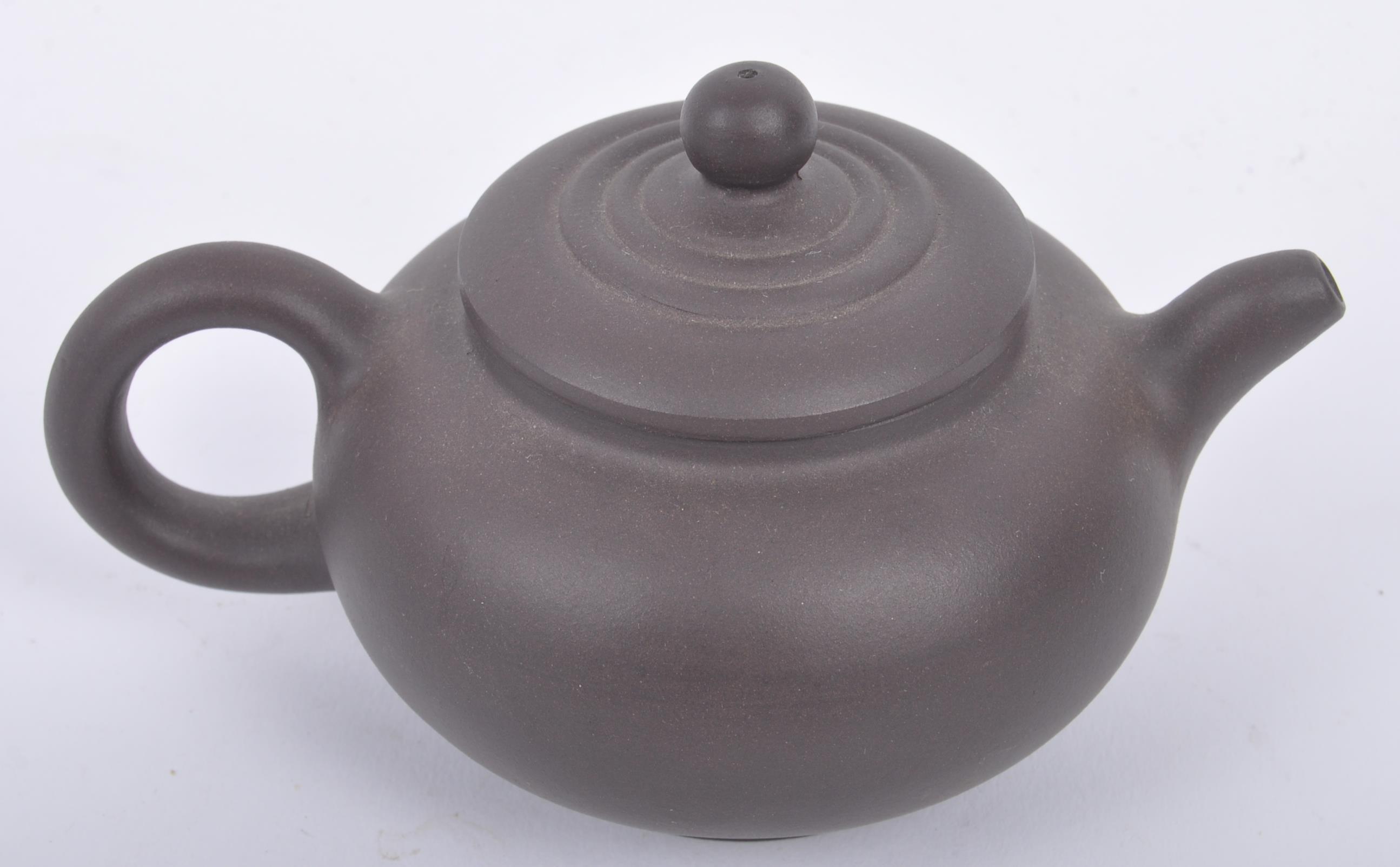 EARLY 20TH CENTURY CHINESE YIXING TEAPOT - Image 2 of 5