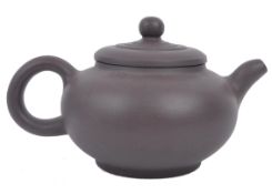 EARLY 20TH CENTURY CHINESE YIXING TEAPOT