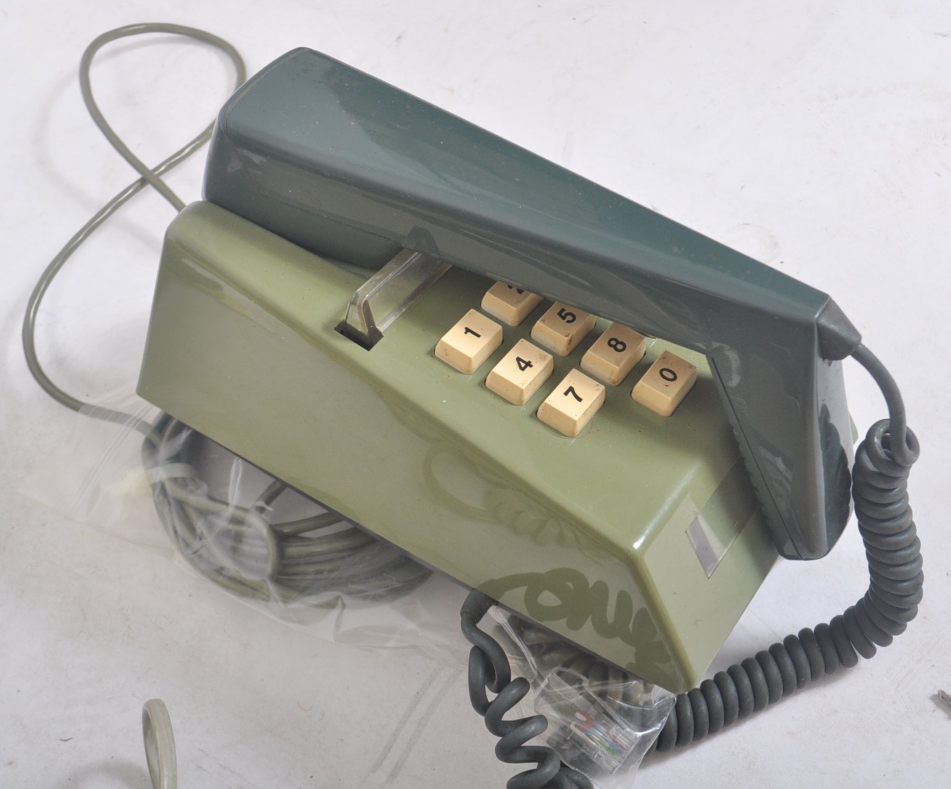 COLLECTION OF NINE VINTAGE 1970S GPO TRIMBONE TELEPHONES - Image 6 of 9