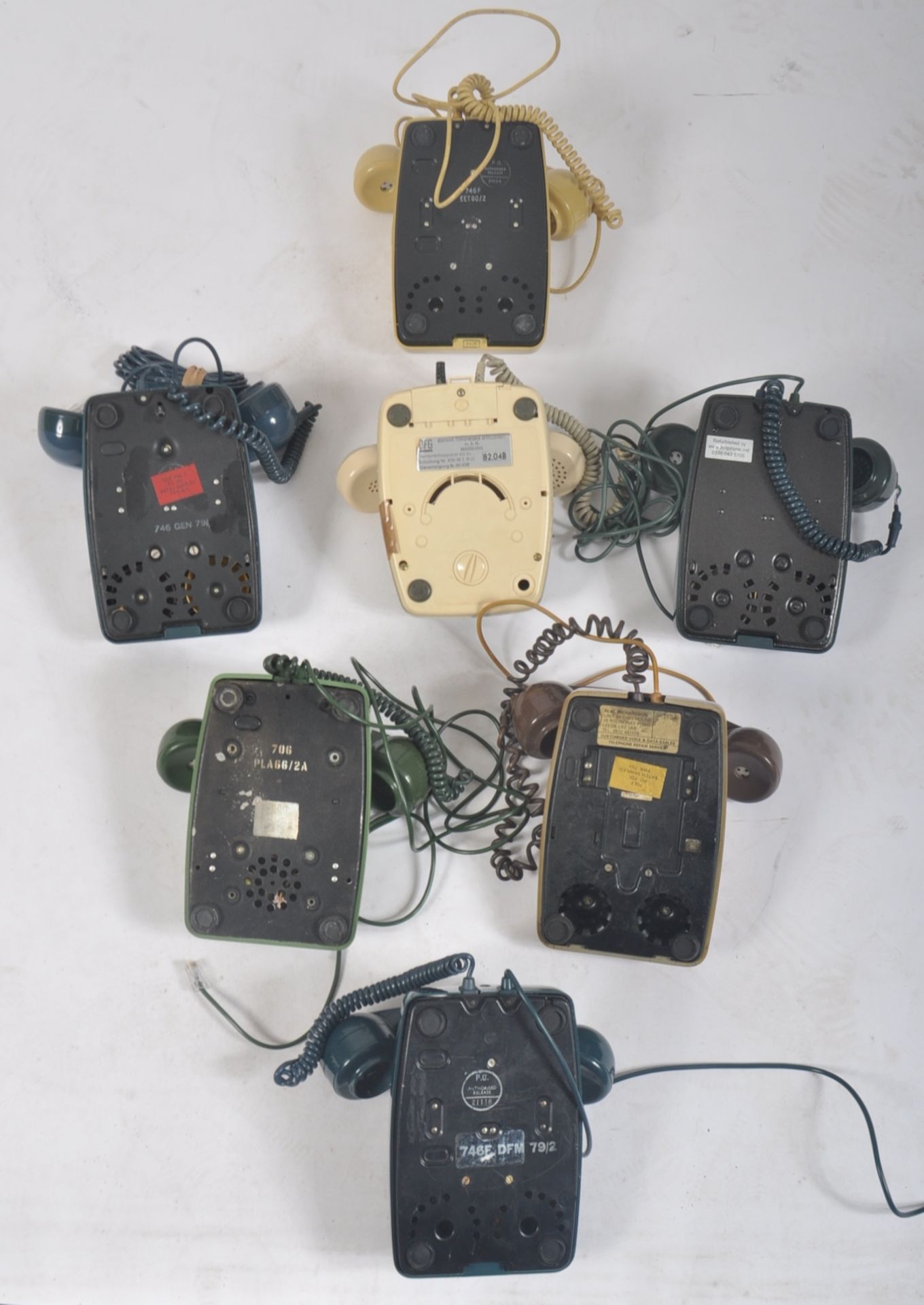 COLLECTION OF SEVEN VINTAGE 1970S ROTARY DIAL PO TELEPHONES - Image 7 of 9