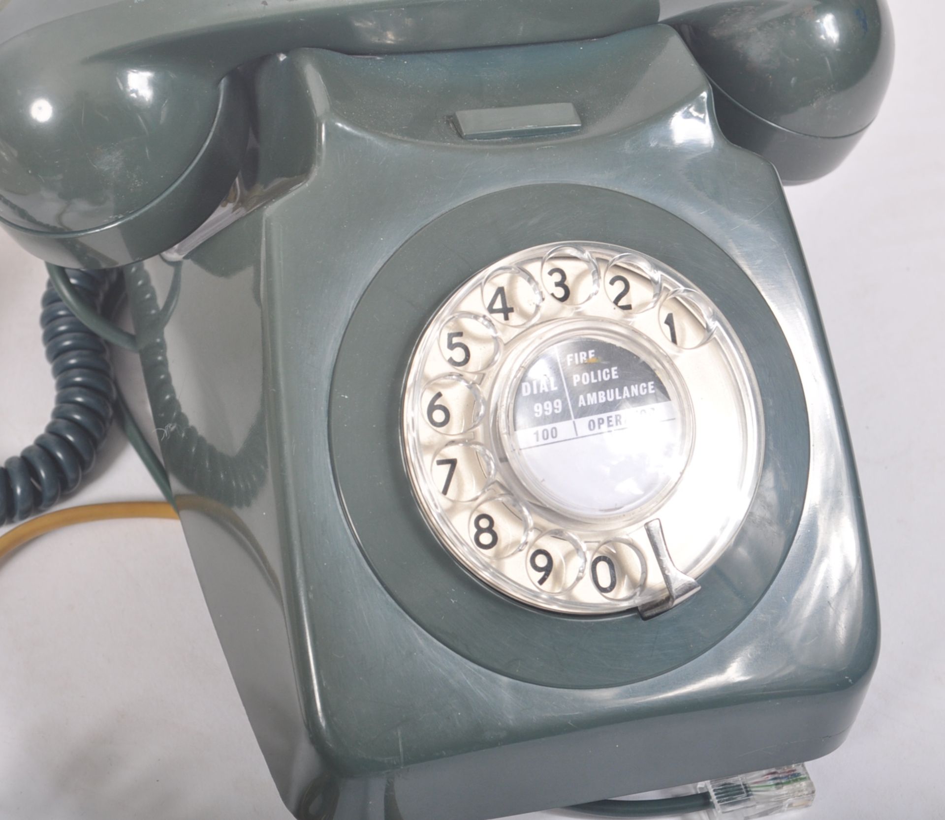 COLLECTION OF SEVEN VINTAGE 1970S ROTARY DIAL PO TELEPHONES - Image 5 of 9