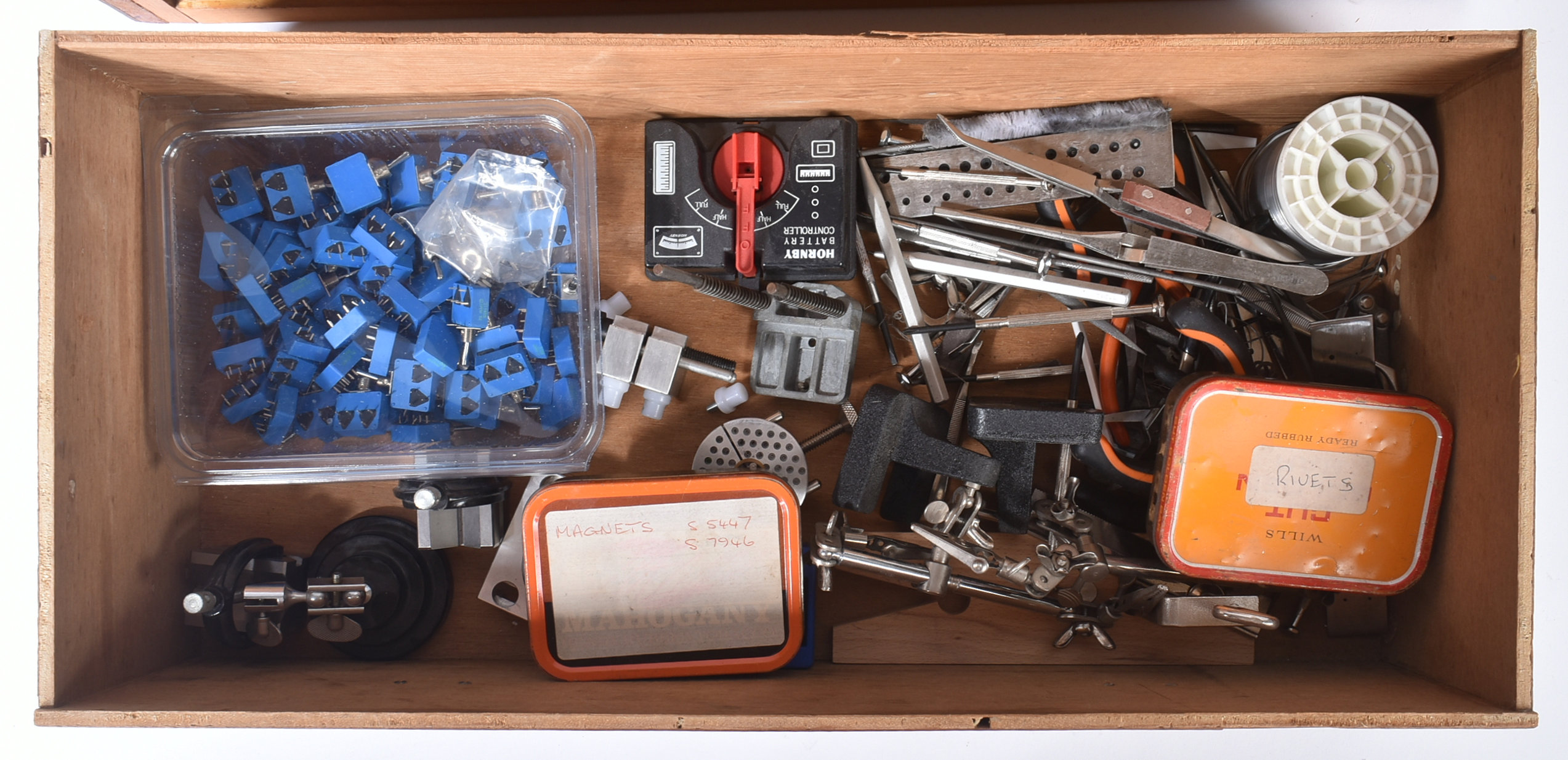 MODEL RAILWAY - COLLECTION OF ASSORTED SPARE PARTS - Image 2 of 7