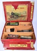 MODEL RAILWAY - VINTAGE HORNBY O GAUGE CLOCKWORK LOCOMOTIVE SET