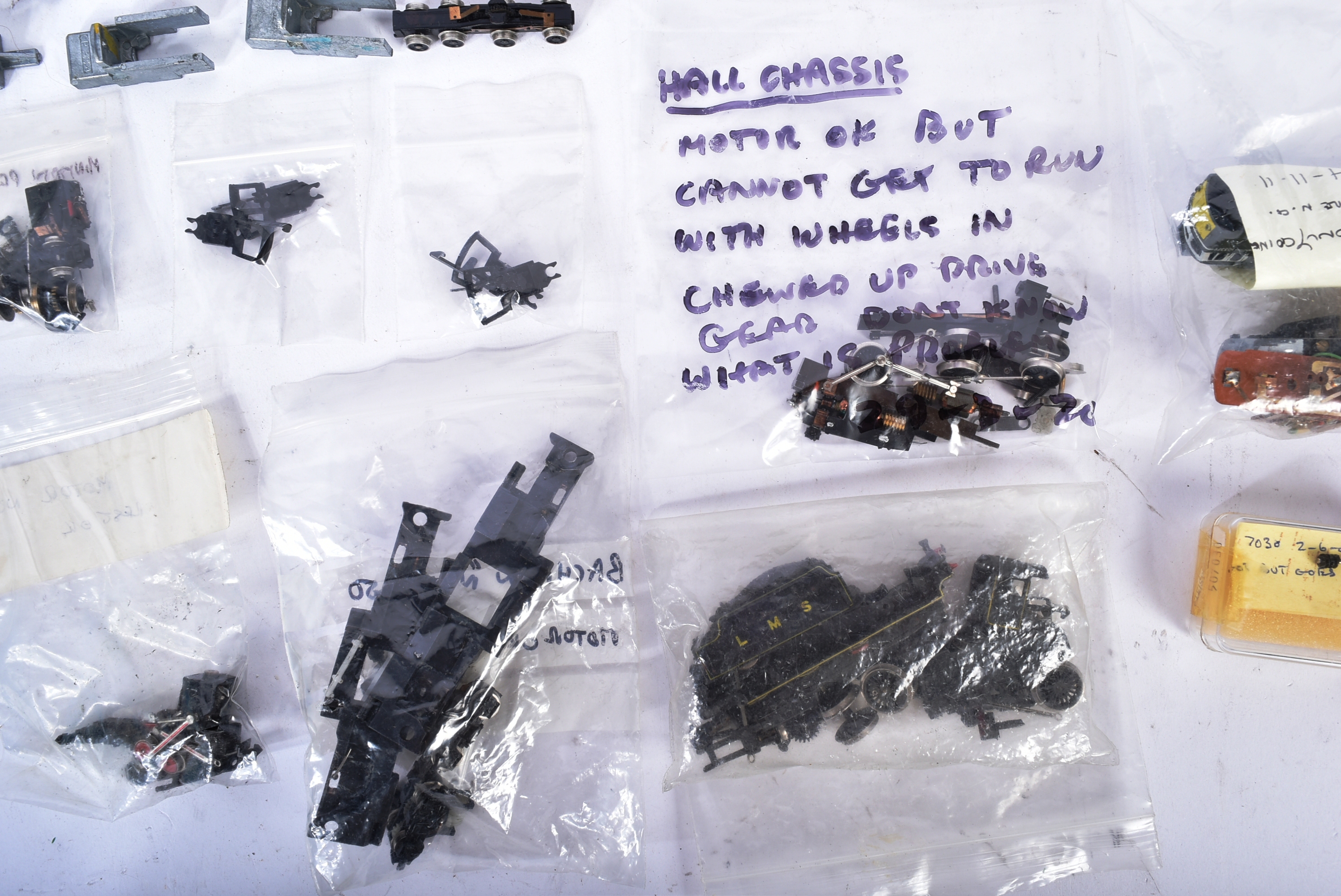 MODEL RAILWAY - COLLECTION OF N GAUGE MODEL RAILWAY SPARES / REPAIRS - Image 5 of 6