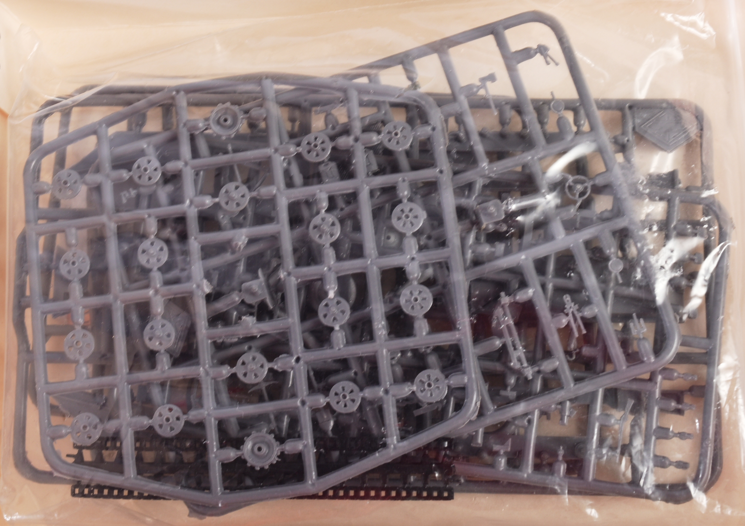 ?? - COLLECTION OF 1:72 SCALE ARMORED VEHICLE MODEL KITS - Image 7 of 7