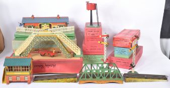 MODEL RAILWAY - COLLECTION OF VINTAGE O GAUGE TINPLATE ACCESSORIES