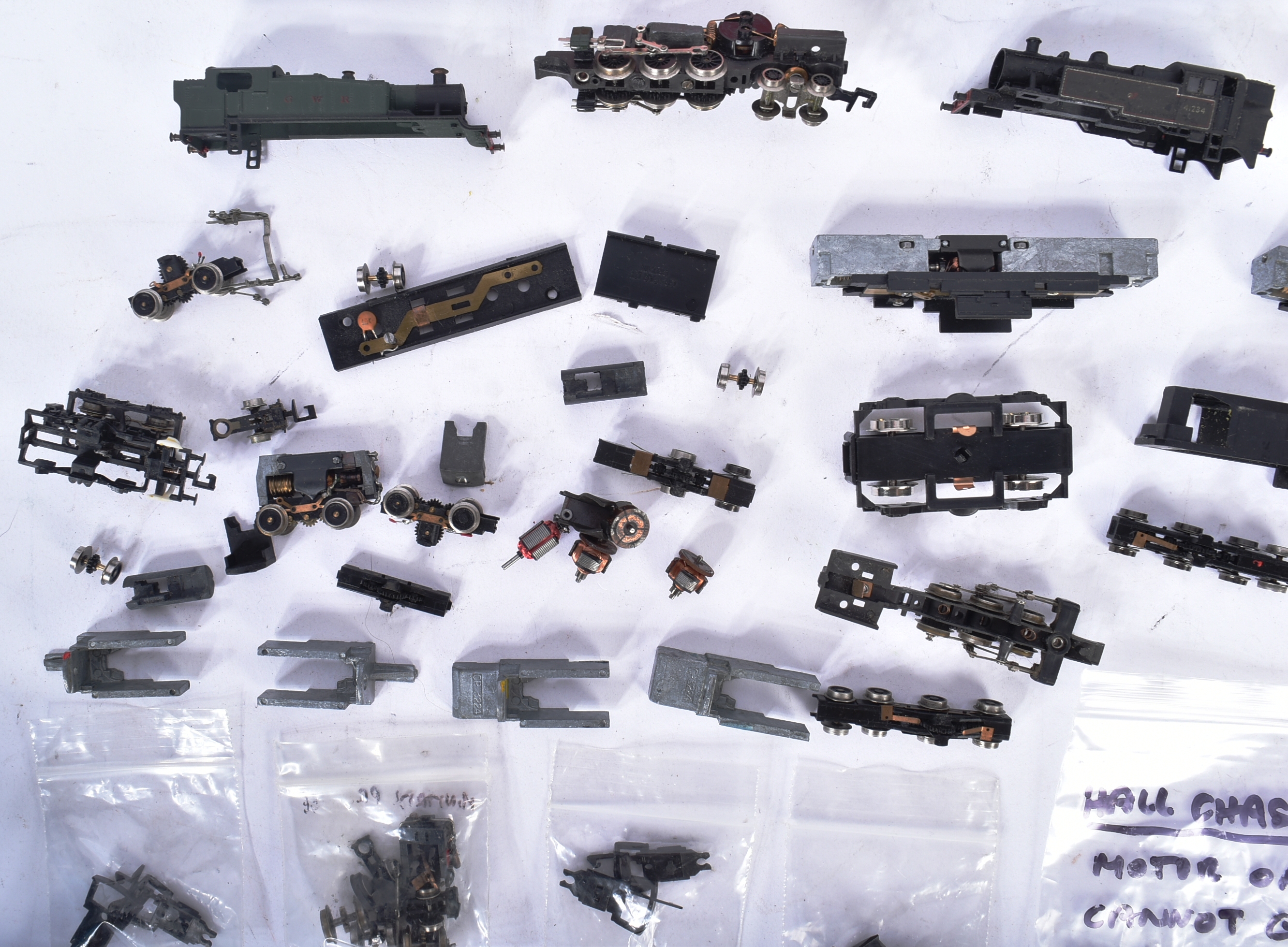 MODEL RAILWAY - COLLECTION OF N GAUGE MODEL RAILWAY SPARES / REPAIRS - Image 4 of 6