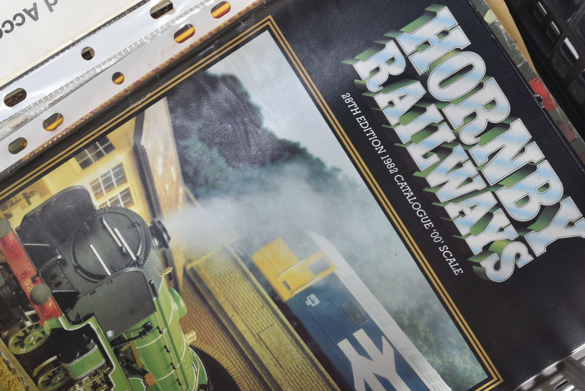 COLLECTION OF VINTAGE MODEL RAILWAY TRAINSET CATALOGUES - Image 4 of 6