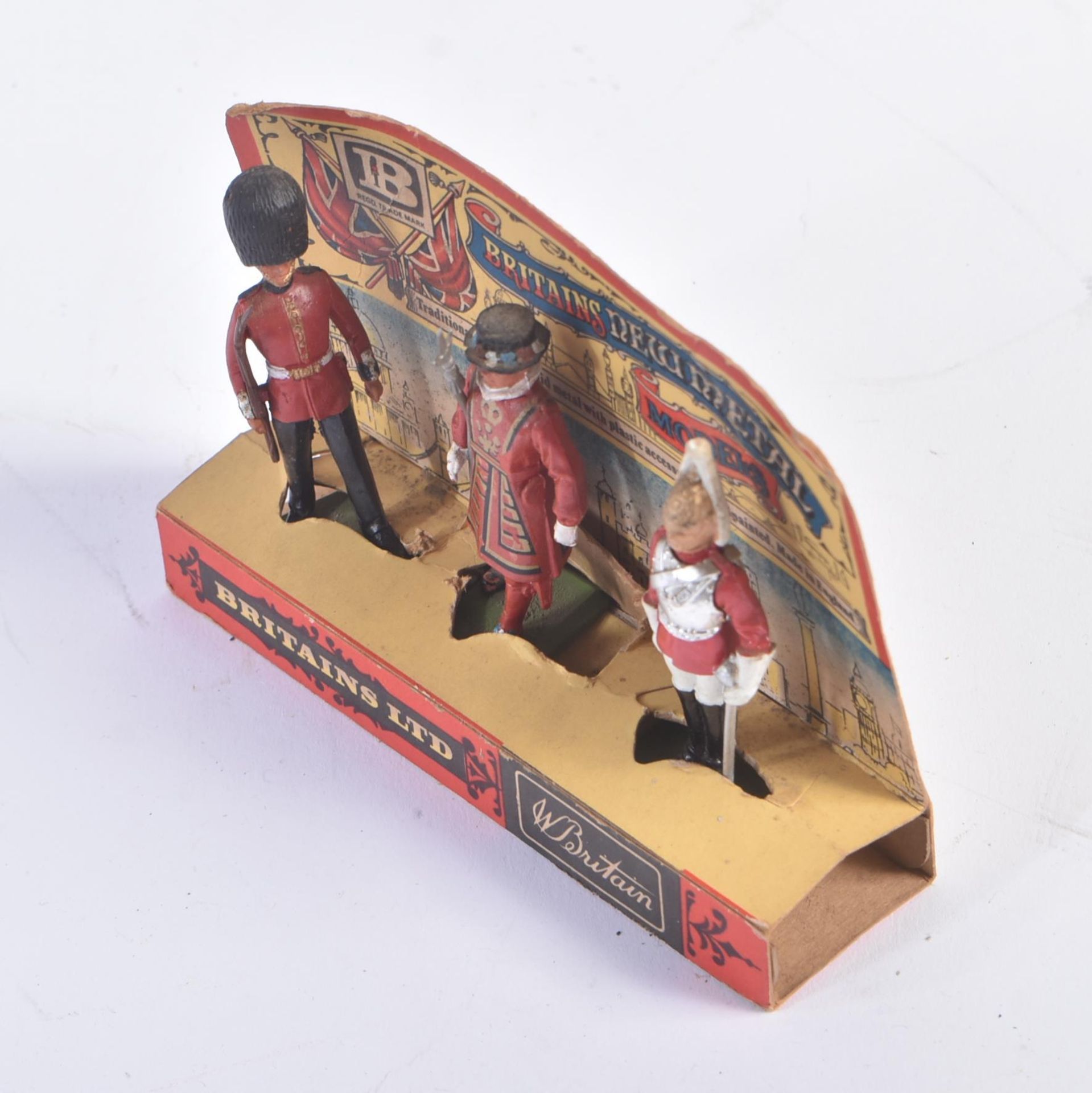 COLLECTION OF VINTAGE DIECAST & LEAD TOY SOLDIERS - Image 5 of 6