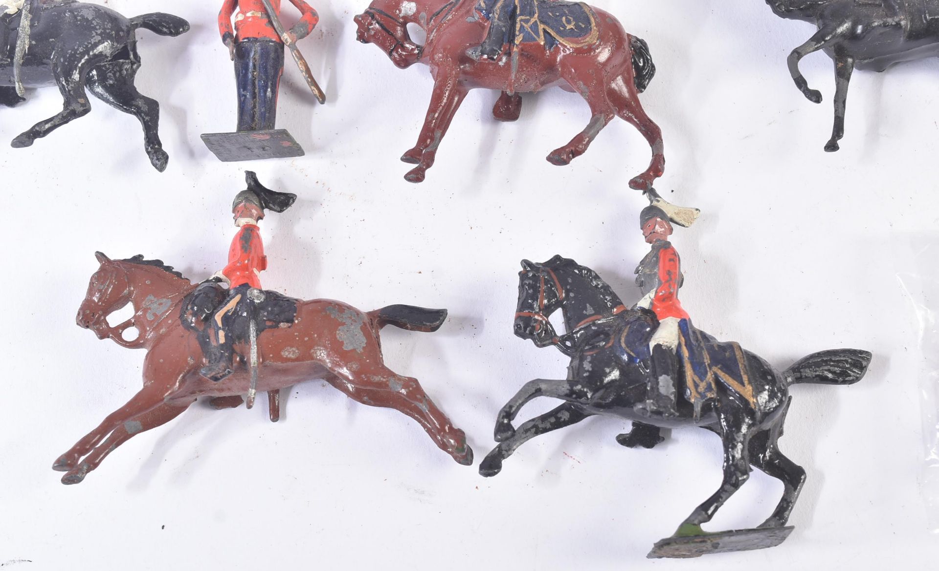 COLLECTION OF ASSORTED VINTAGE BRITAINS LEAD TOY SOLDIERS - Image 3 of 10