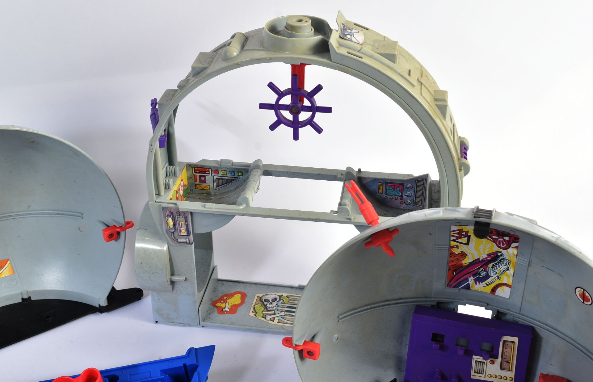 TEENAGE MUTANT HERO TURTLES - TECHNODROME ACTION FIGURE PLAYSET - Image 4 of 7