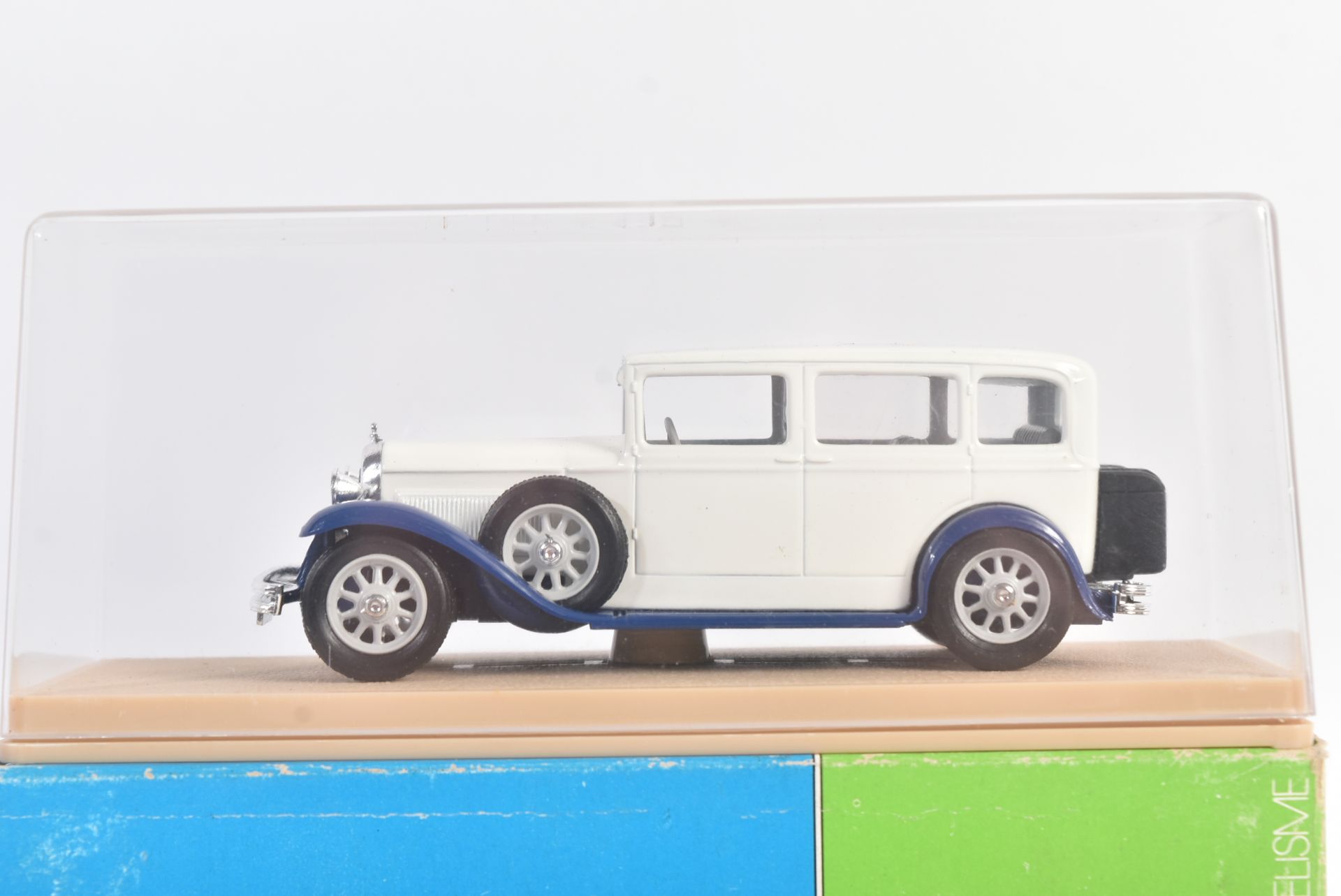 COLLECTION OF ASSORTED 1/43 SCALE DIECAST MODEL CARS - Image 2 of 5